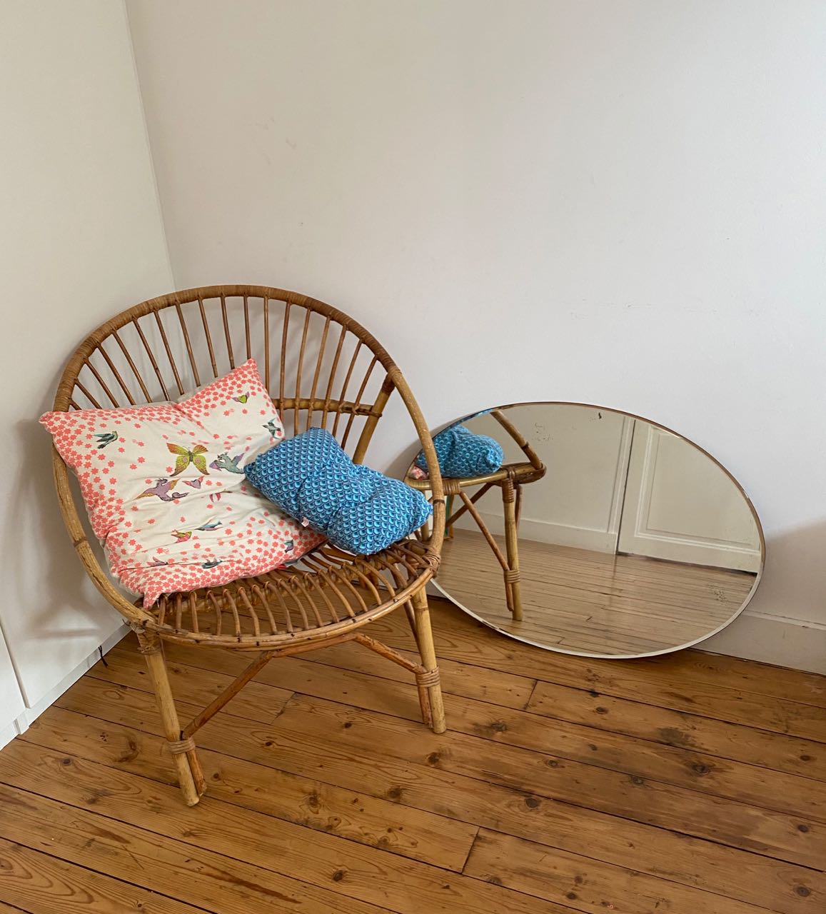 Oval bevelled mirror - 72x51cm