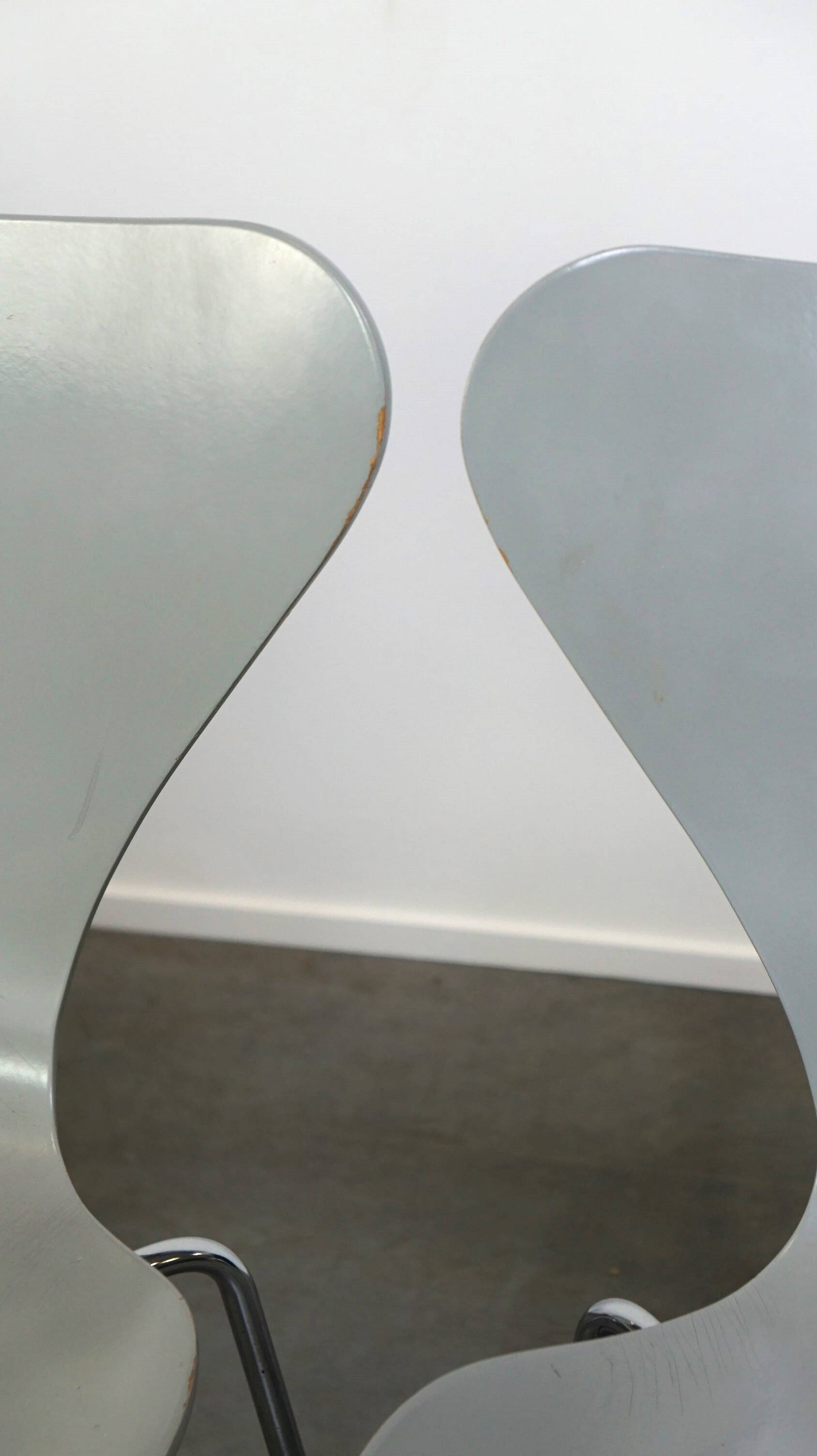Set of 4 original grey Fritz Hansen butterfly chairs from 1984 Danish design