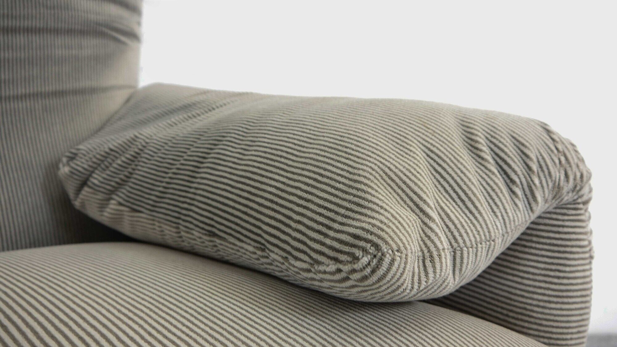Cassina Maralunga 3-Seater Sofa by Vico Magistretti in grey striped fabrics