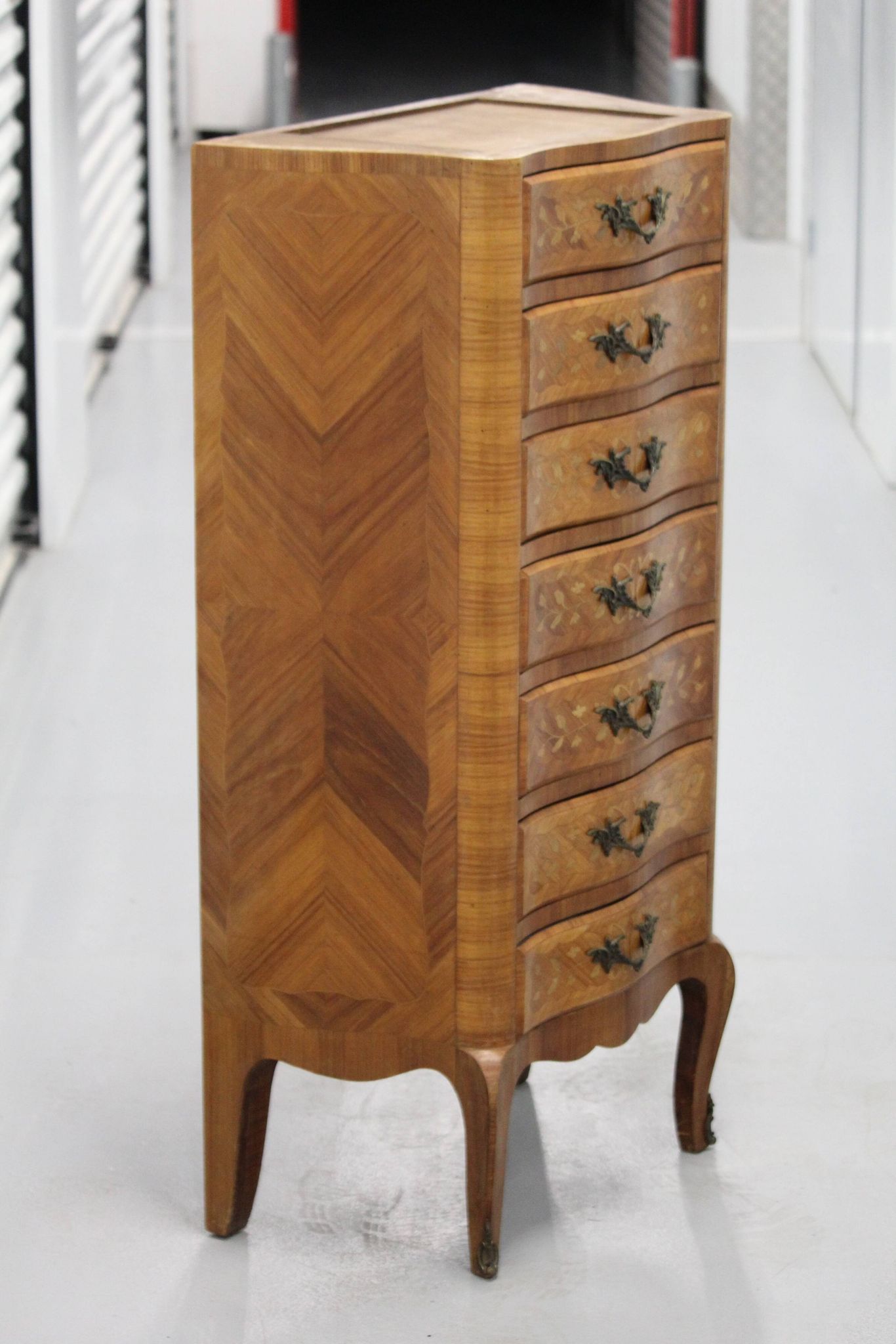 Chest of drawers, marble wood