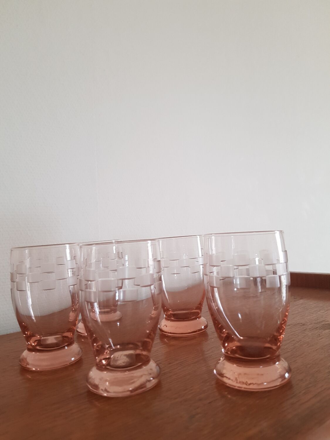 Set of 5 pink glasses