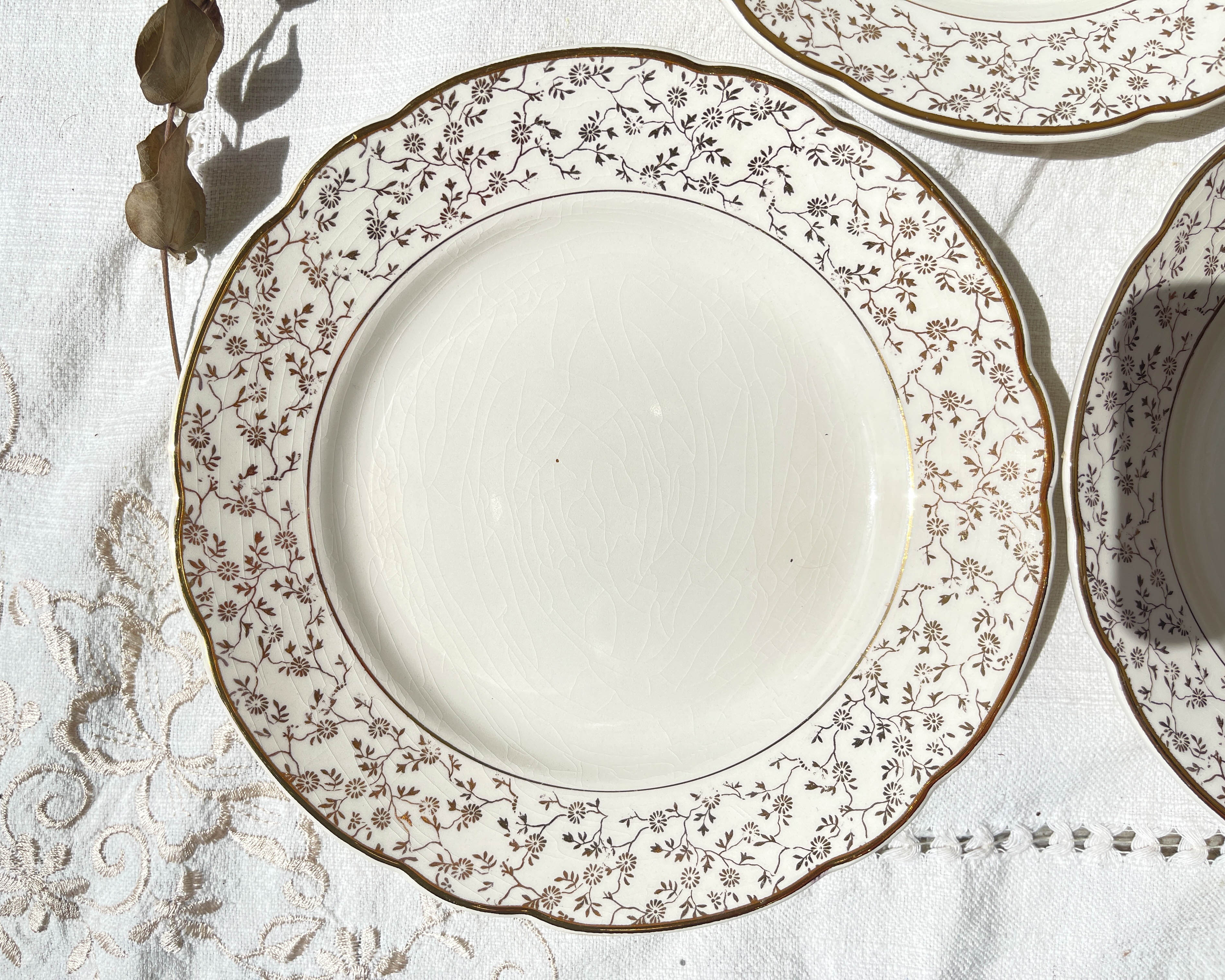 Villeroy & Boch dessert service in white porcelain golden flowers