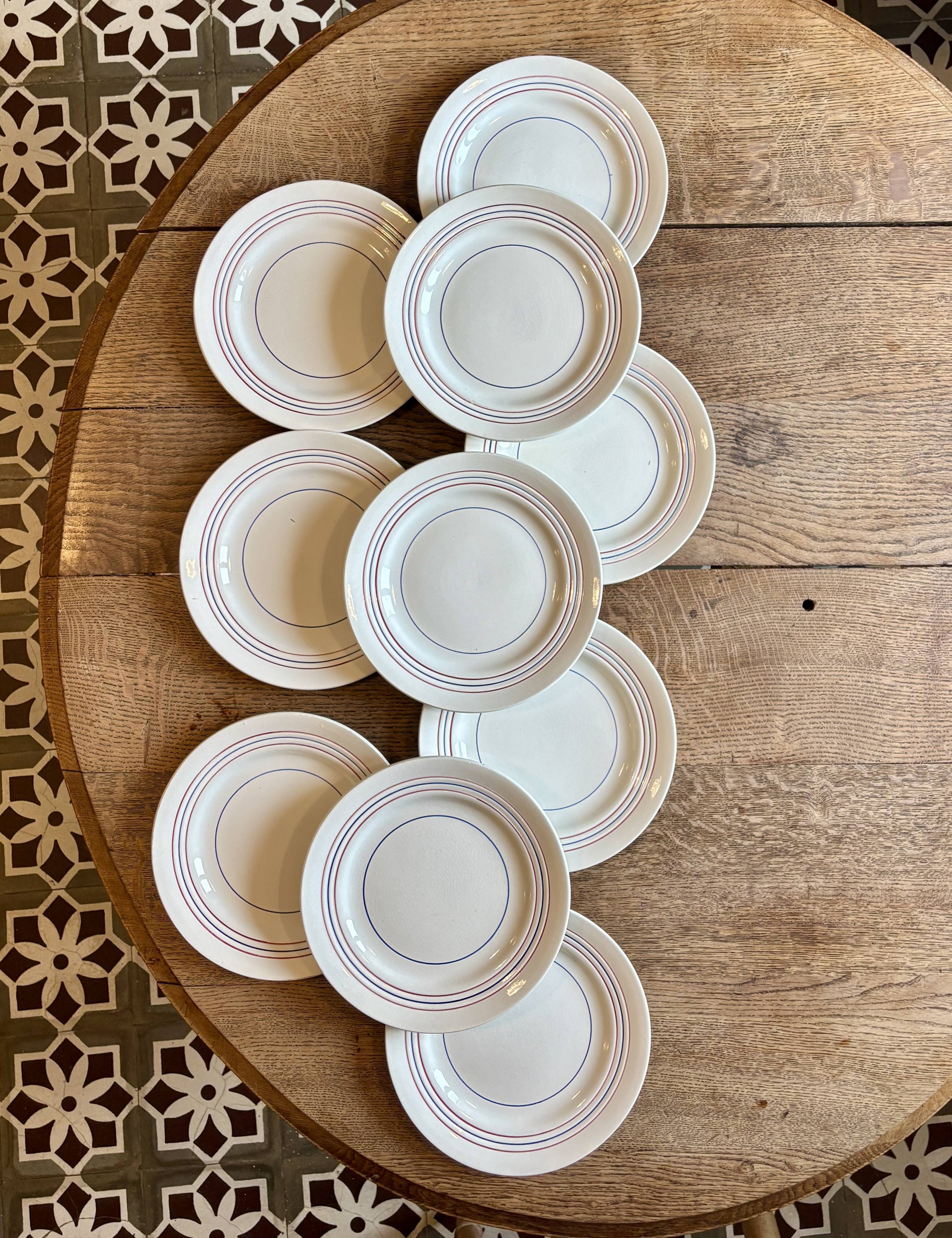 Set of 10 vintage flat plates in semi-porcelain Céranord.