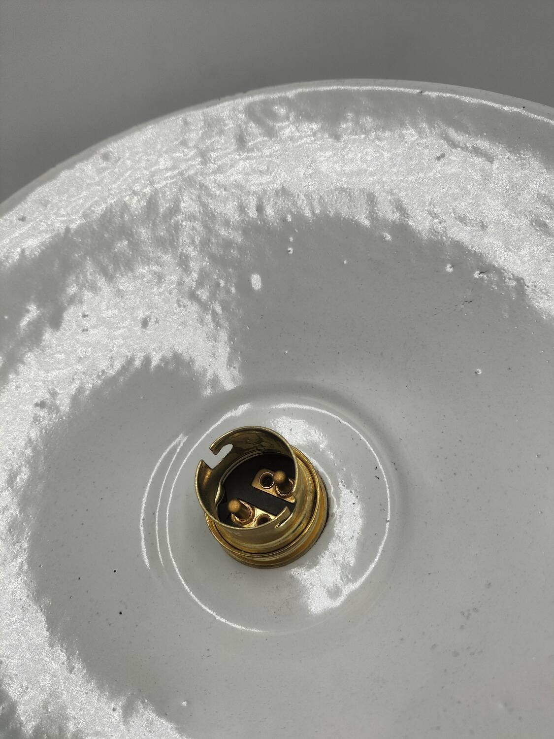 Enamelled sheet metal suspensions