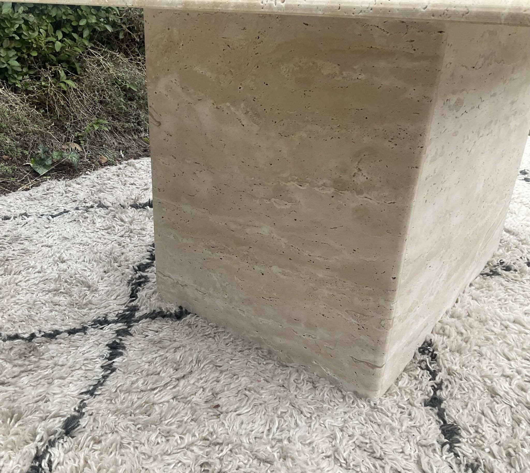 Table basse en travertin 