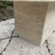 Table basse en travertin 