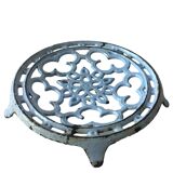Enameled cast iron trivet