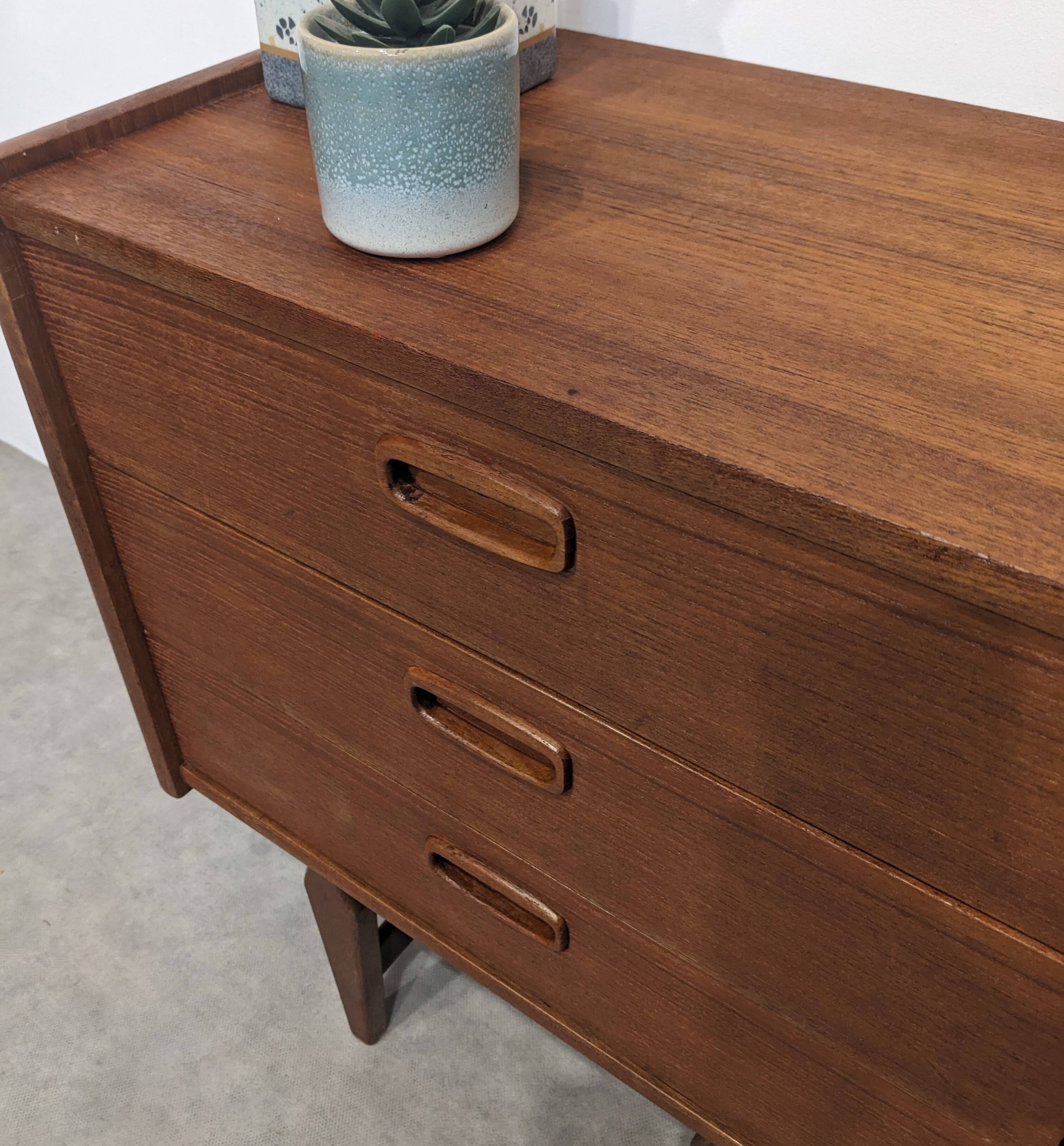 Vintage Scandinavian chest of drawers