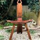 Chaise vintage tripode en bois et cuir années 60