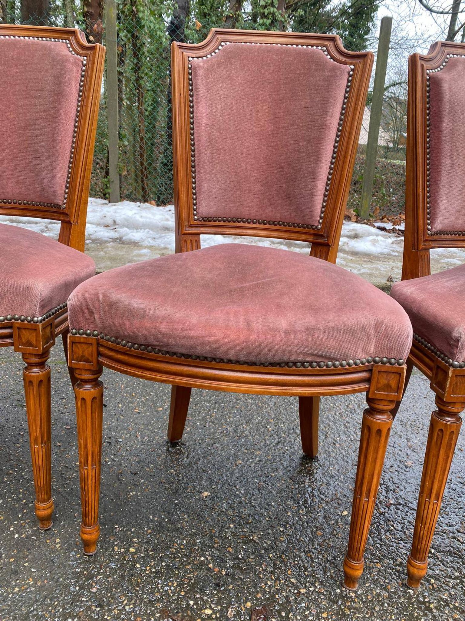4 Louis XVI dining chairs in solid wood and pink velvet from the 20th century.