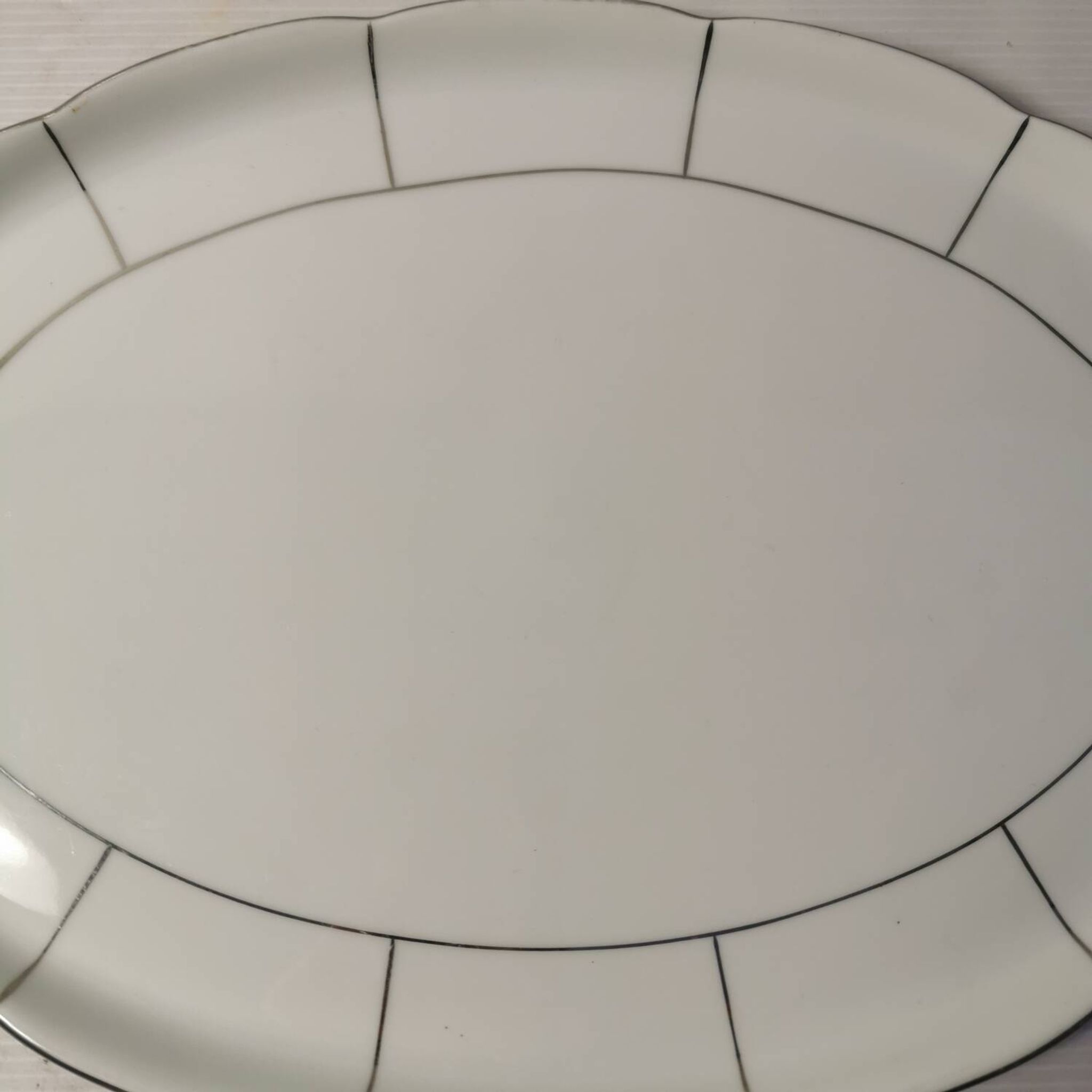 Large art deco serving dish in Czechoslovakian porcelain