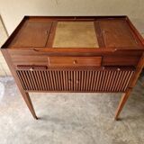 Sublime Louis XVI style walnut and walnut veneer dressing table