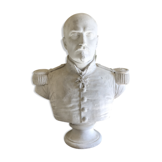 Bust colonel in white
