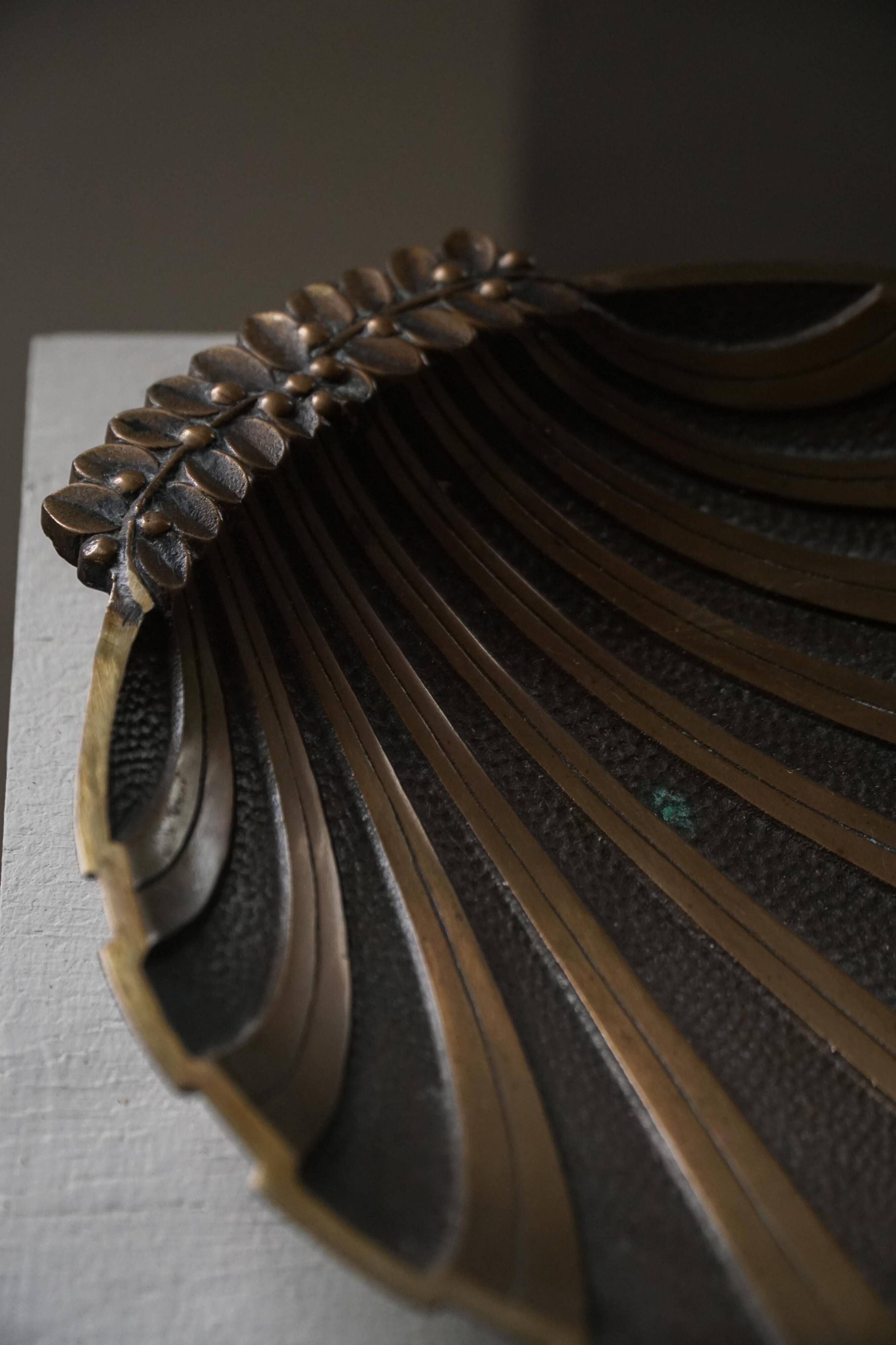 Danish Art Deco decorative shell bowl in bronze, 1930s–1940s.