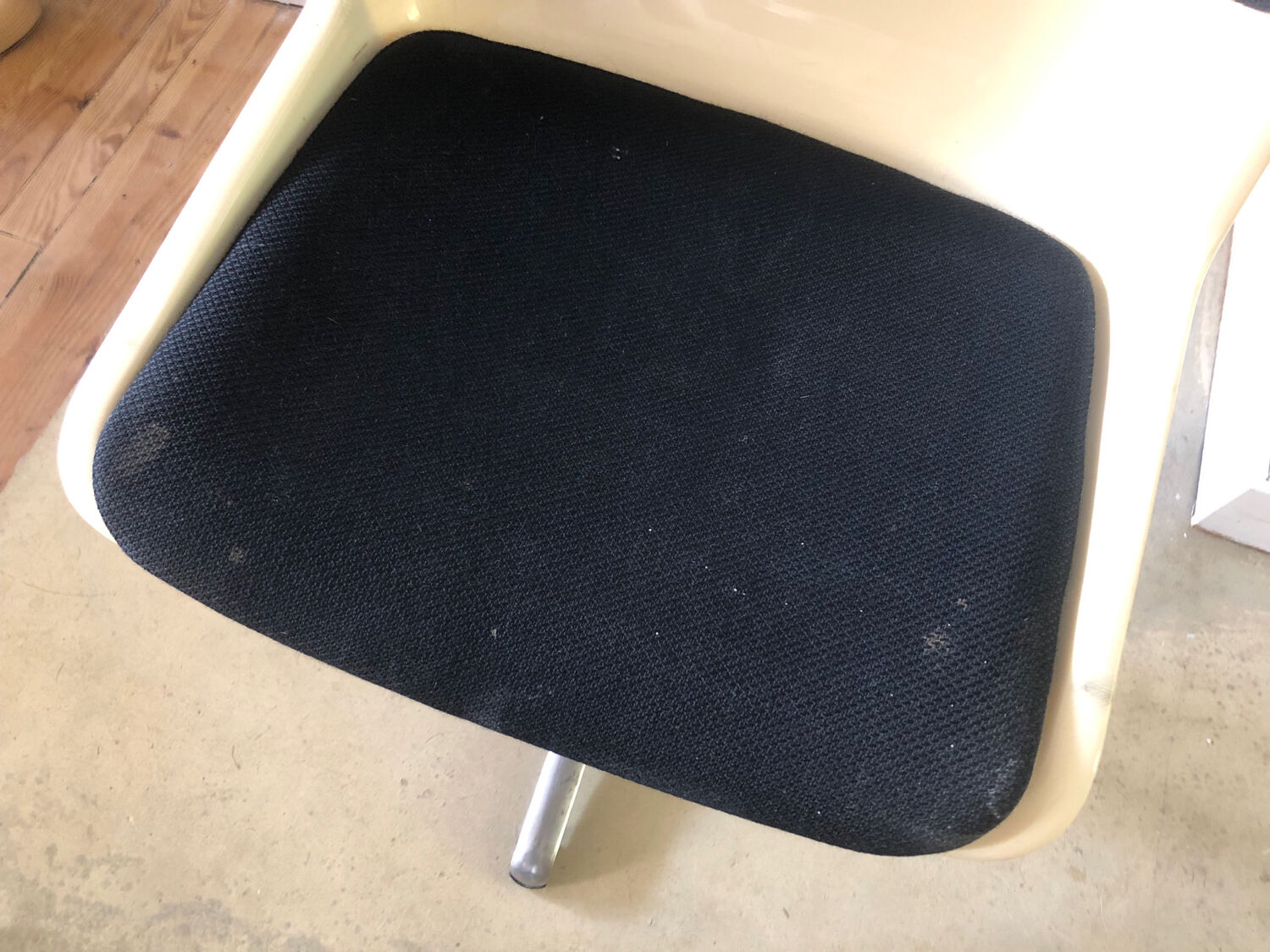 Pair of Modus swivel chairs by Osvaldo Borsani