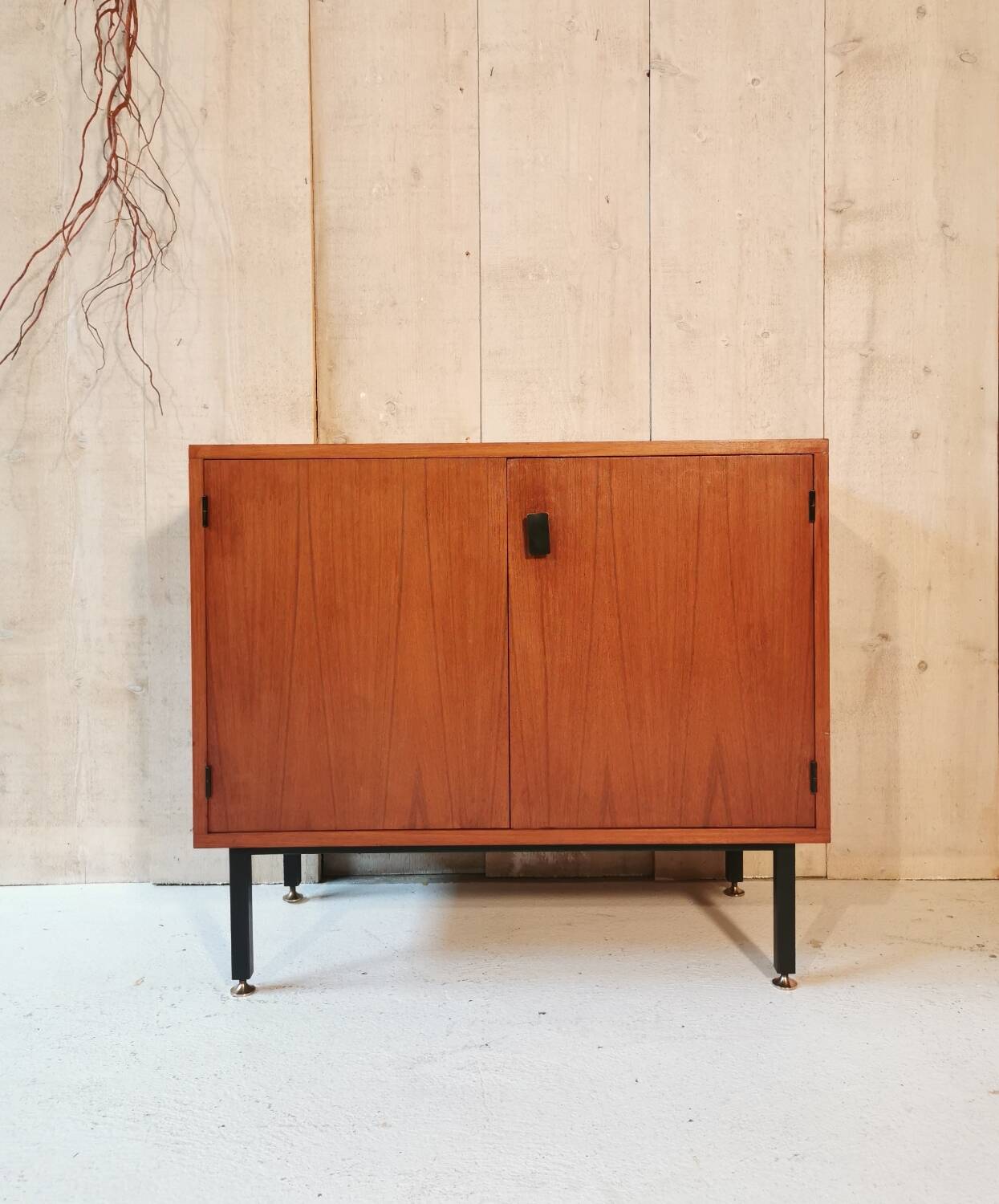 2-door sideboard