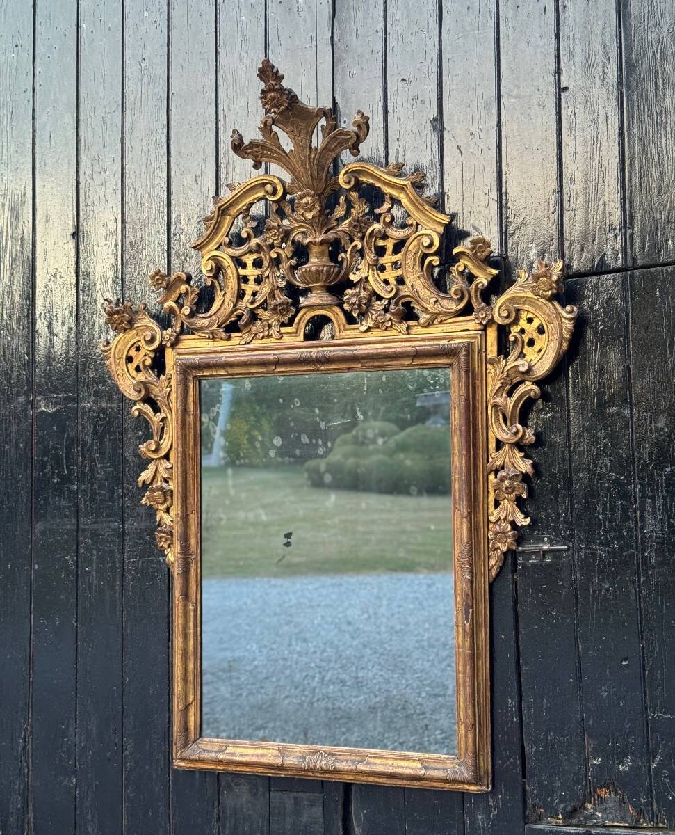 Venetian mirror in carved and gilded wood, circa 1880