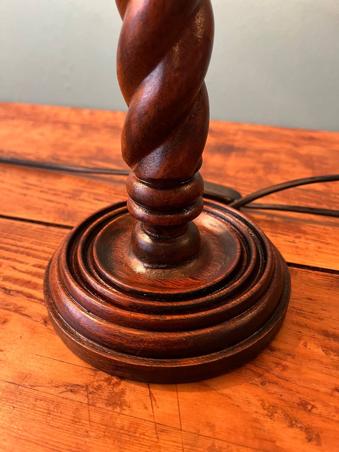 Pair of table lamps in turned wood, manual work