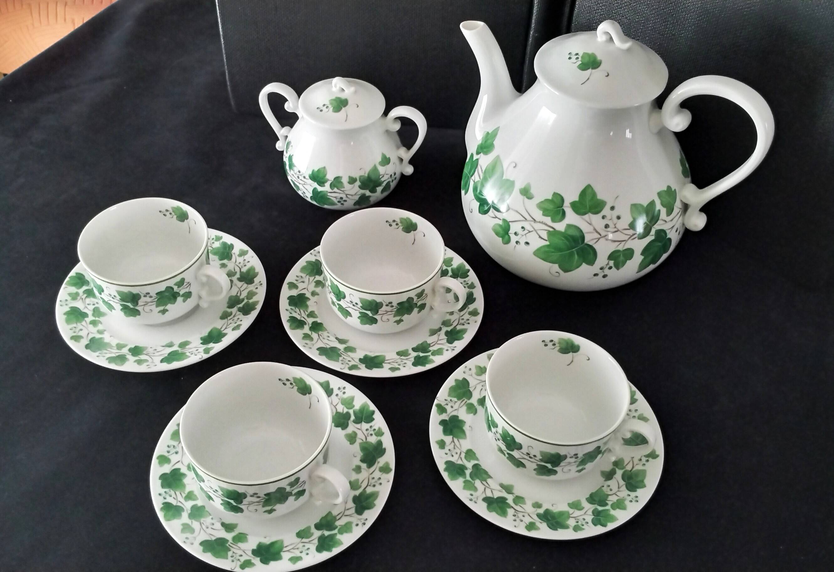 Porcelain tea service Sia Model "Evergreen"