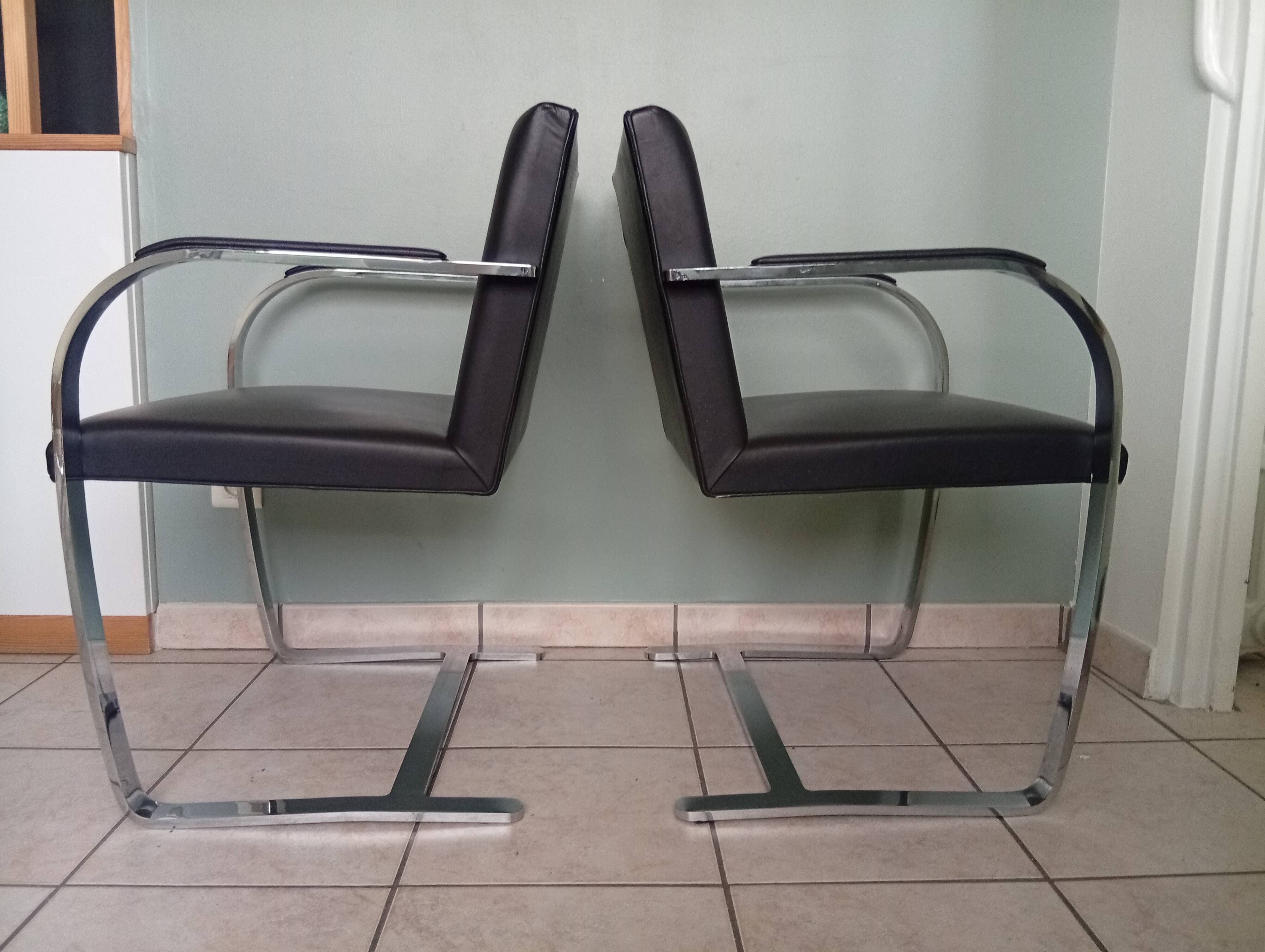 Set of 4 BRNO chairs, Mies Van Der Rohe, Knoll lot