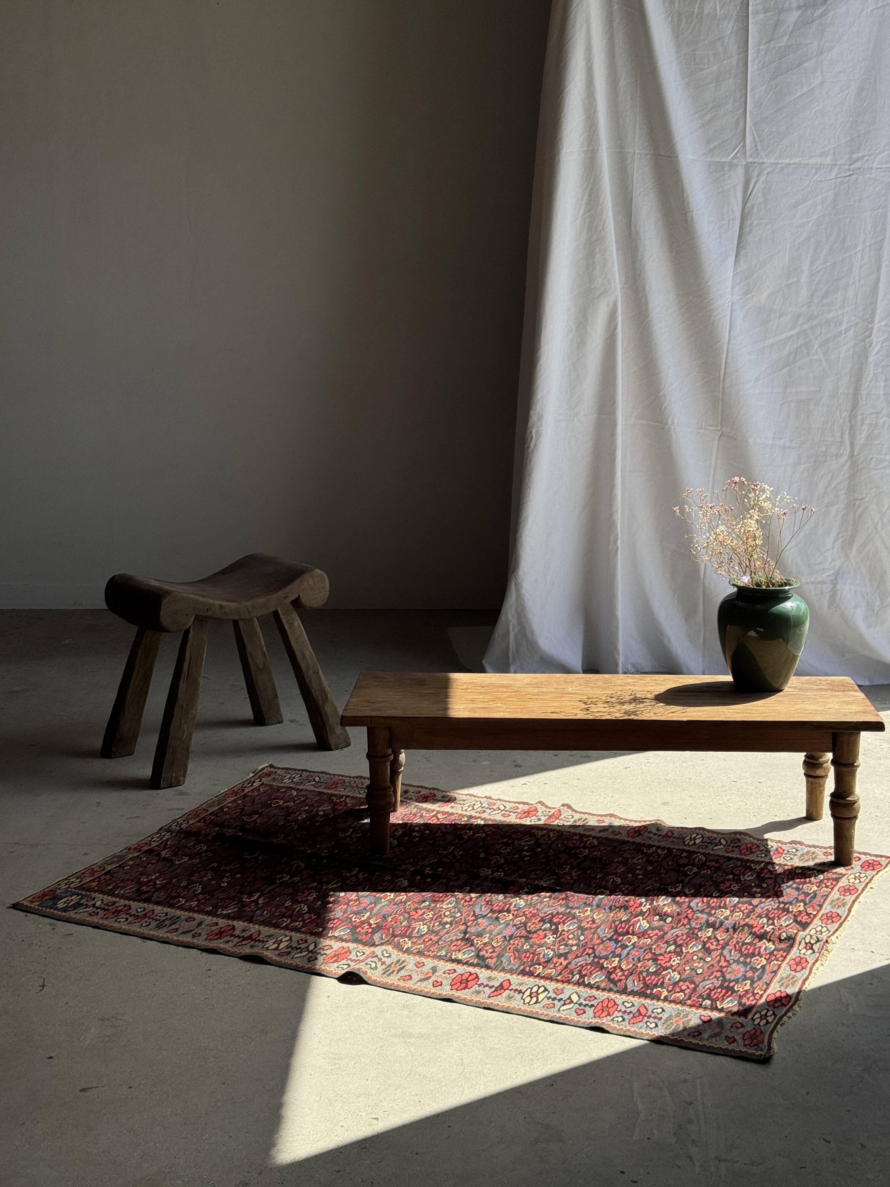Four-legged stool in antique teak from Indonesia H 50 L 52