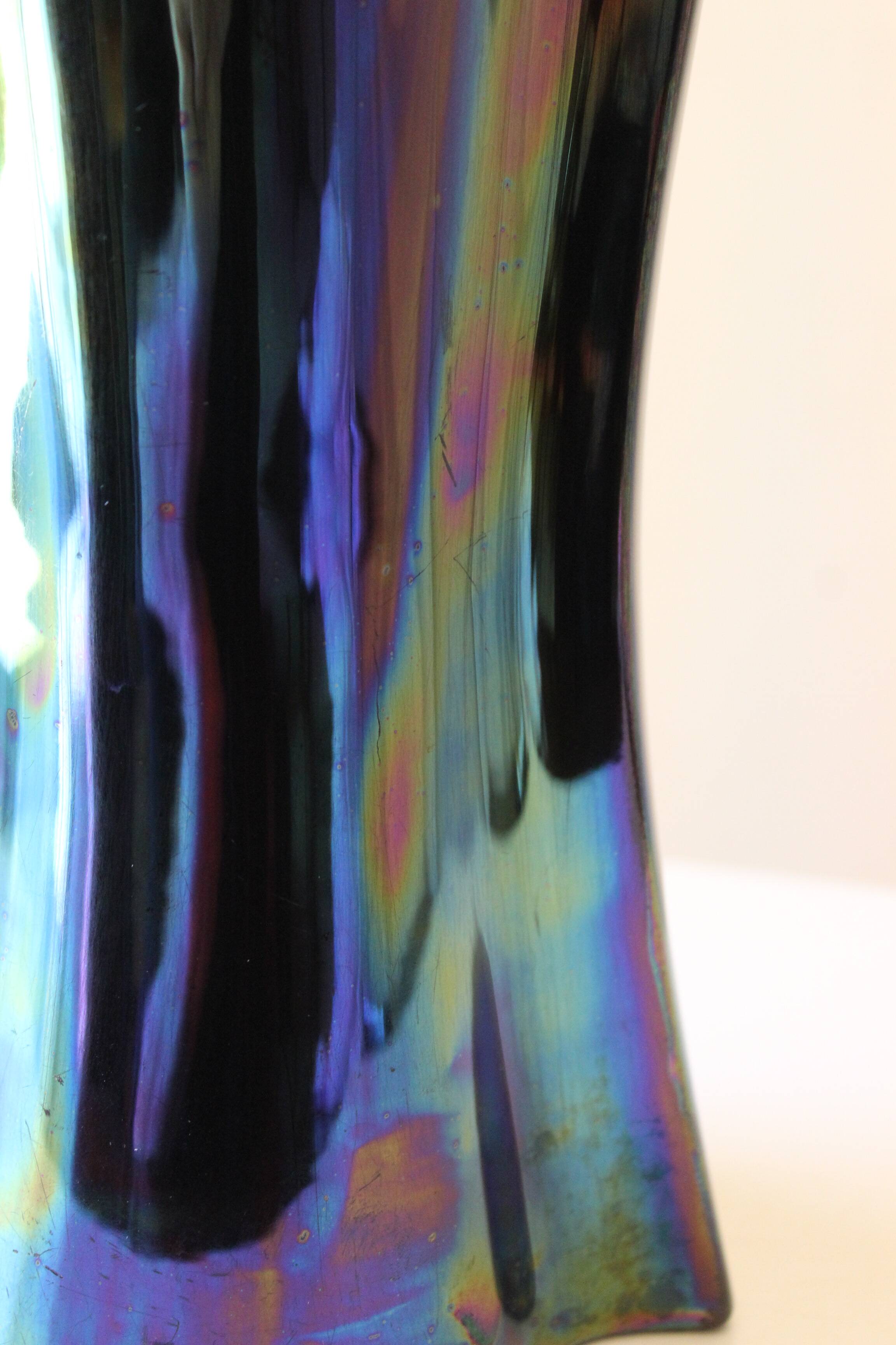 Large iridescent vase Verceram n° 6397 60s