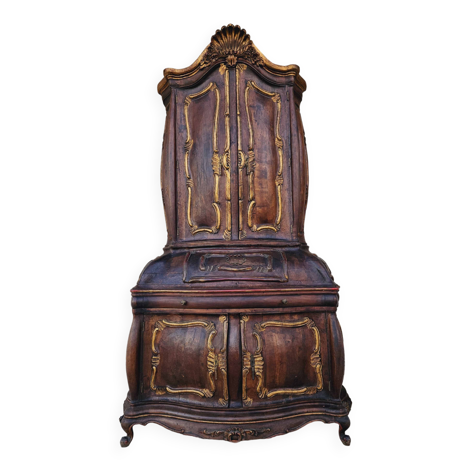 Rounded buffet in venetian baroque style