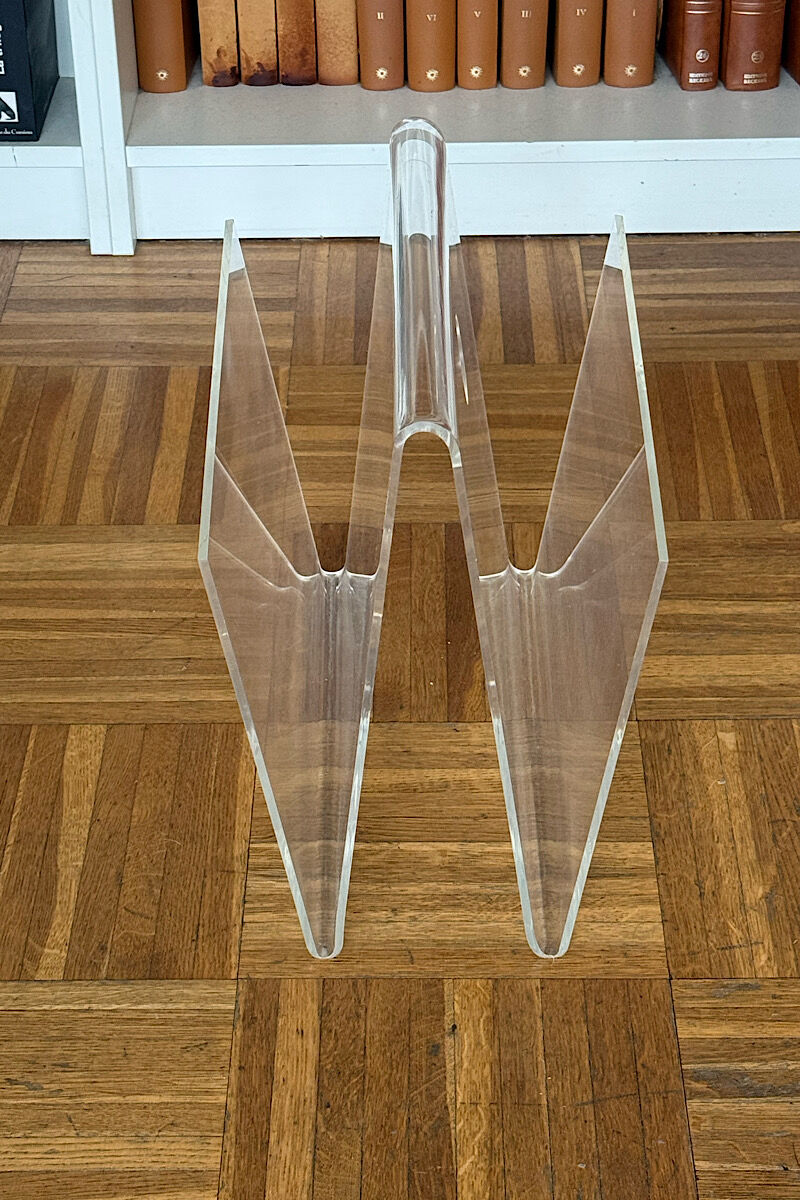 Porte revue en plexiglas vintage