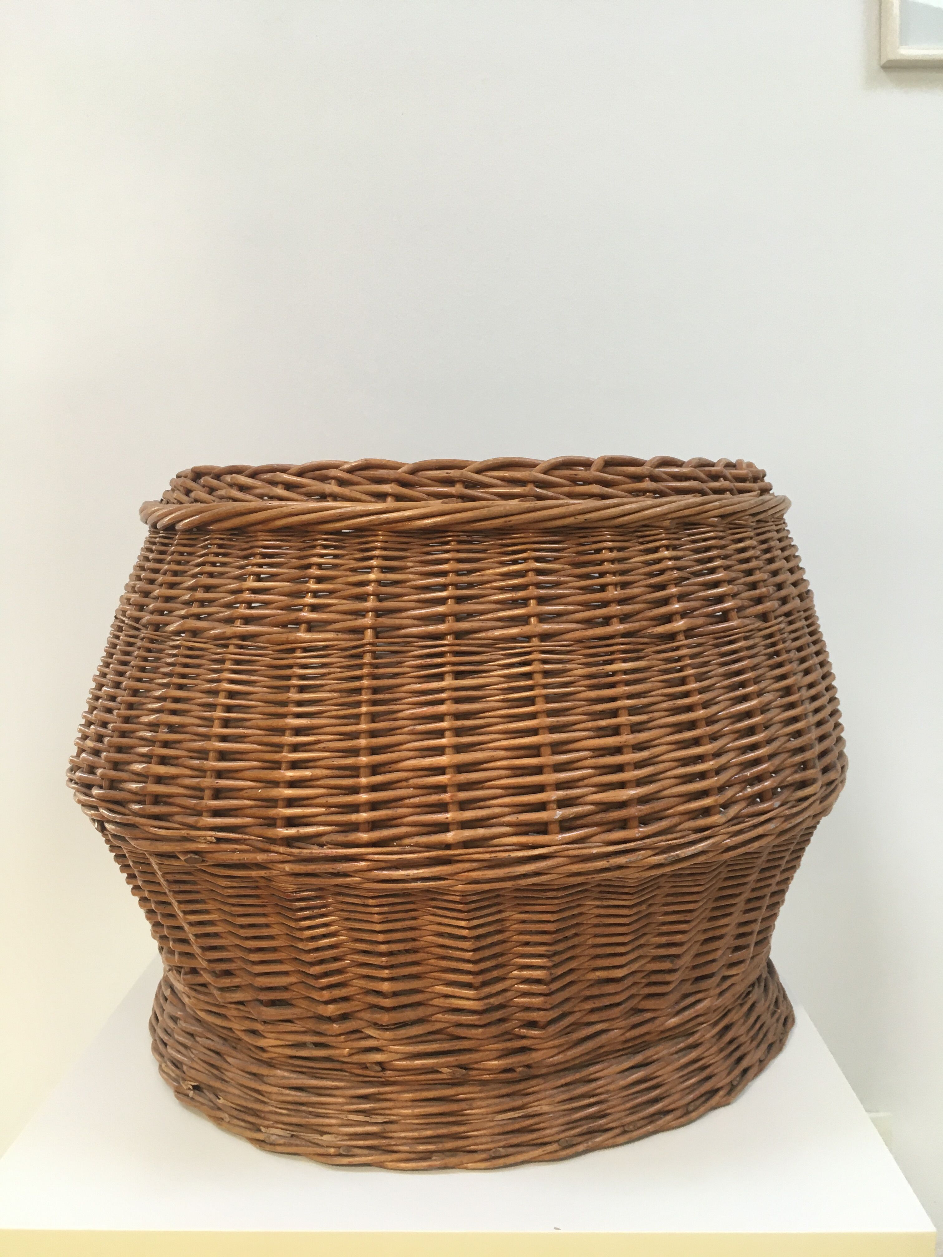 Xxl braided basket in wicker rattan