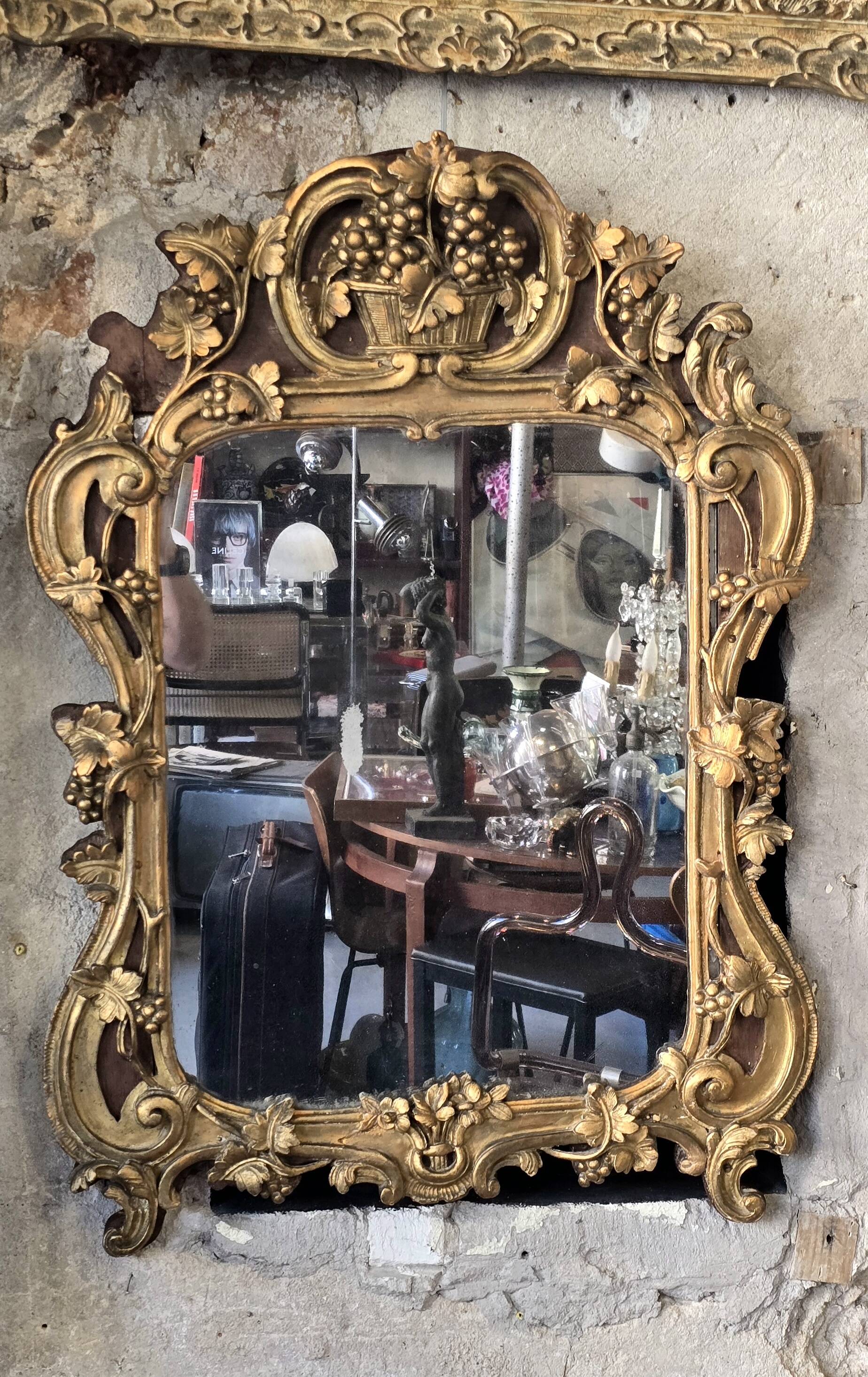 Louis XV period mirror in gilded wood and stucco, 18th century