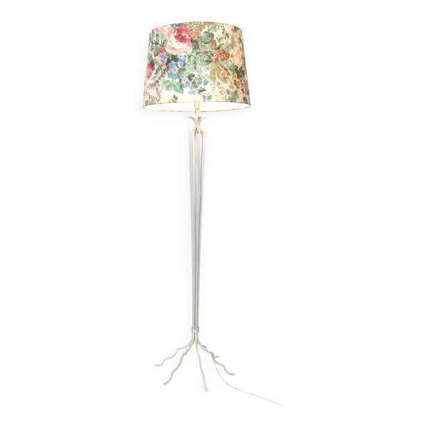 Lampe de sol décorative en fer forgé des années 950 avec abat-jour en forme de fleur