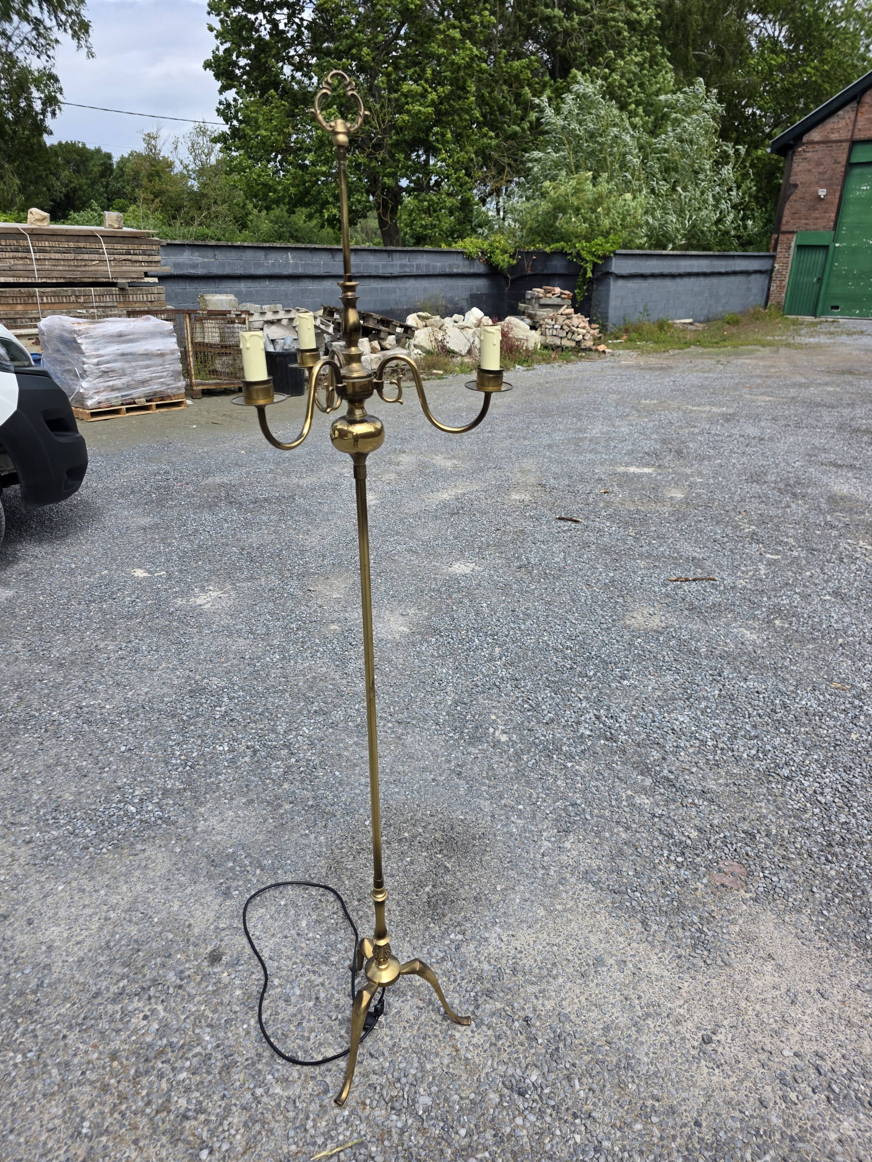 Vintage tripod floor lamp in brass from the 70s/80s.