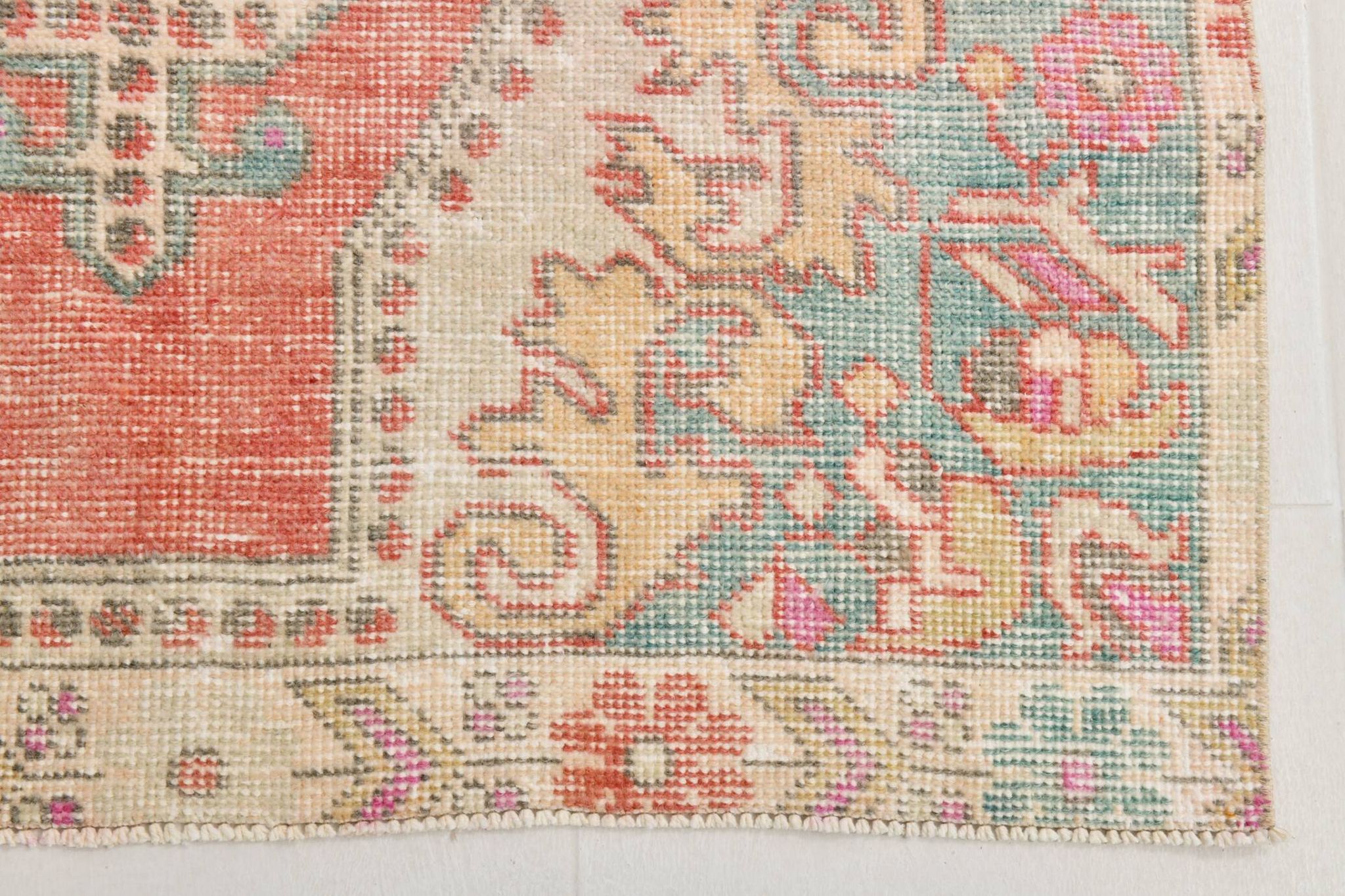 Tapis turc médaillon rouge