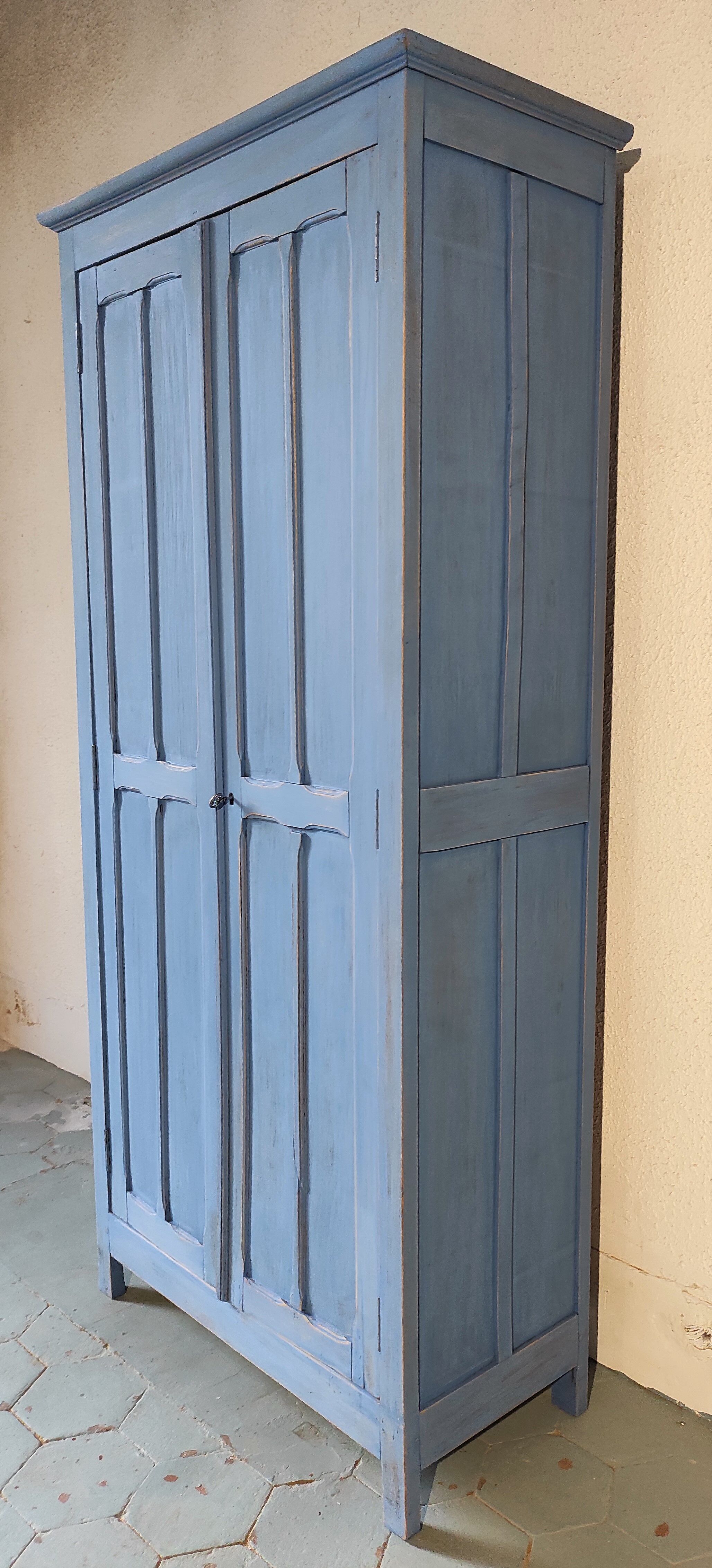 Armoire parisienne