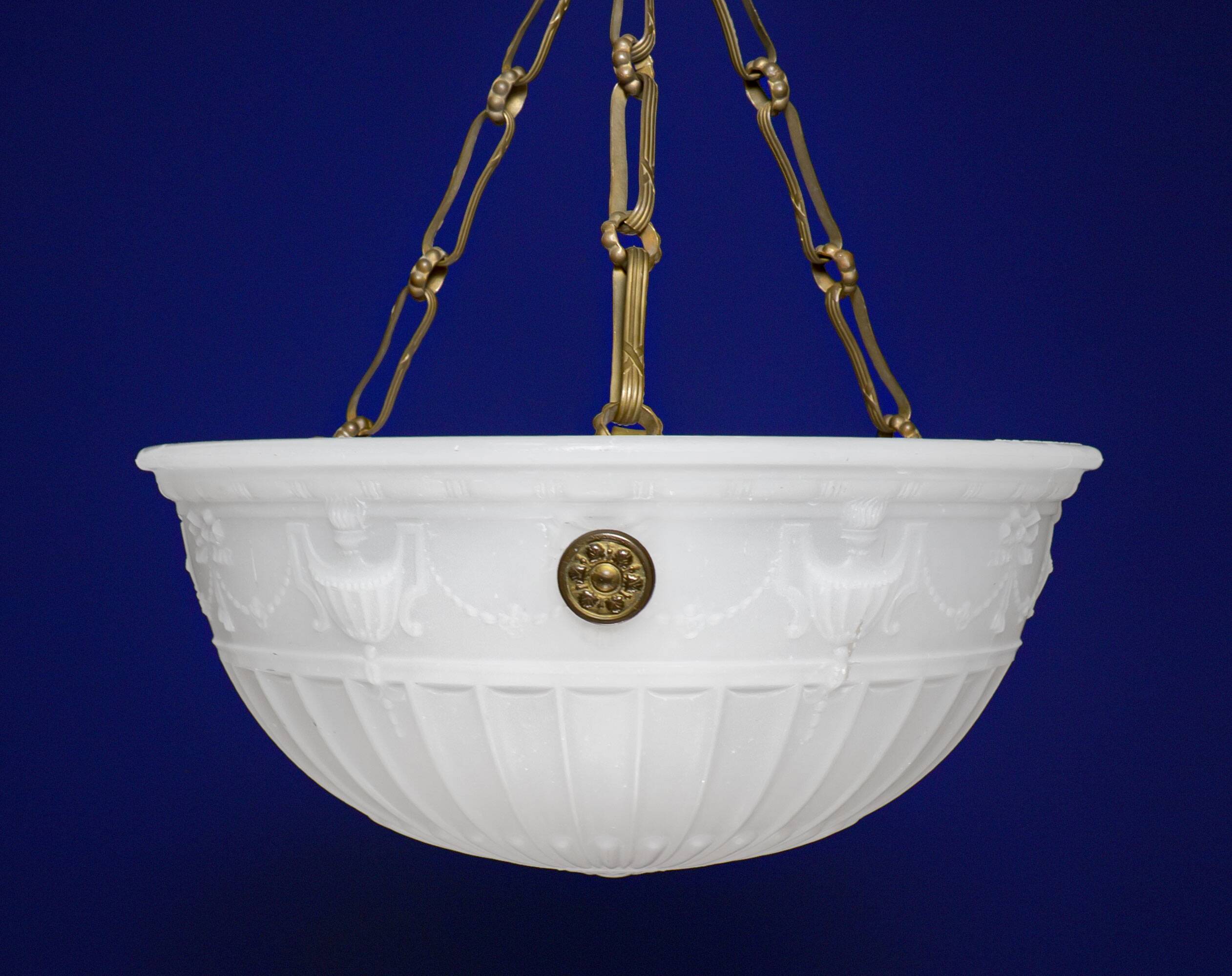 Plafonnier suspendu en verre de lune anglais antique des années 1900