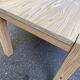 Table à manger rénovée en pin massif style scandinave brutaliste des années
