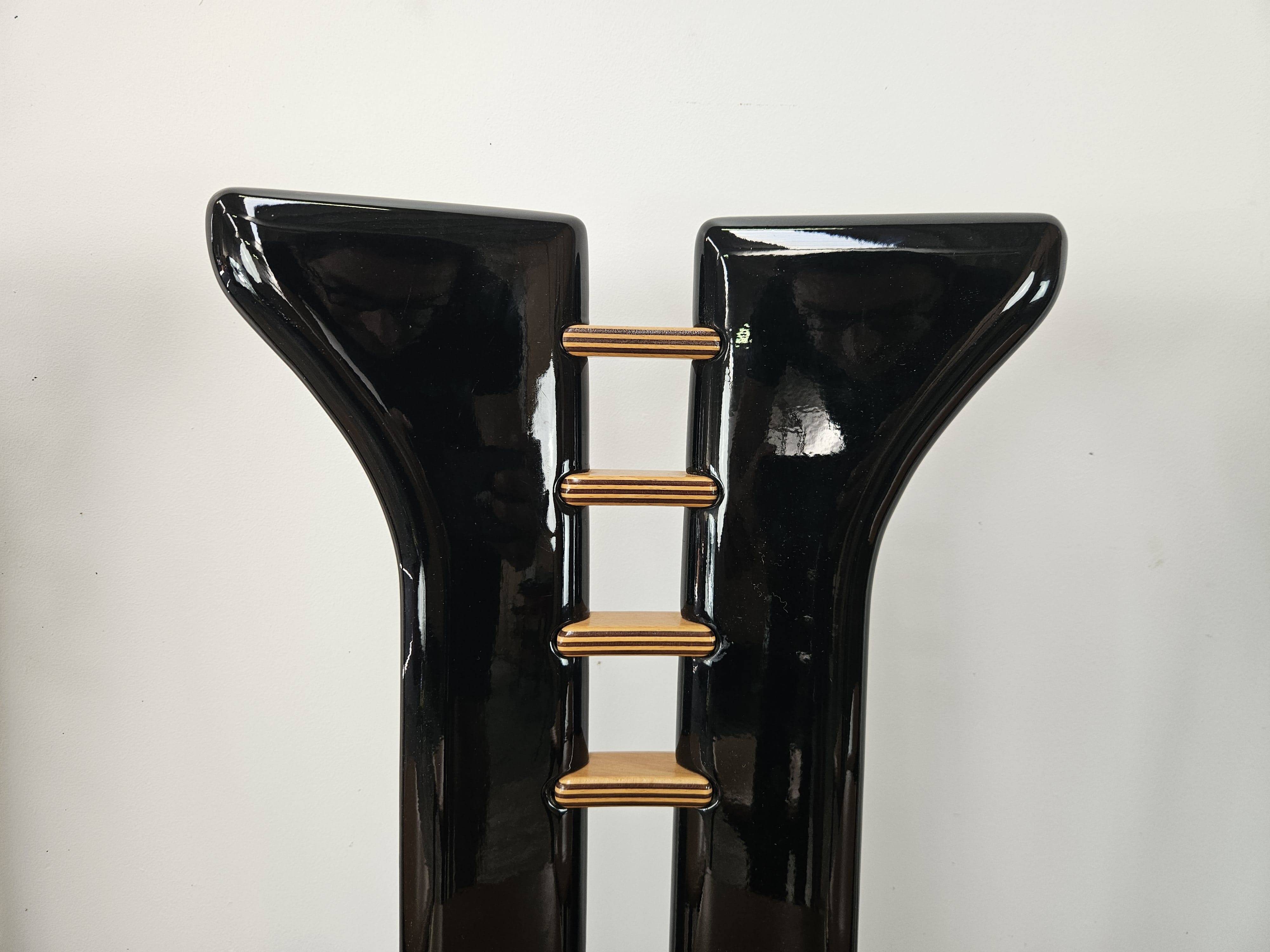 Ensemble de 6 chaises Pierre Cardin en bois laqué noir, 1970