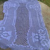 Plaid ou chemin de table artisanal, au crochet bleu violet, vintage