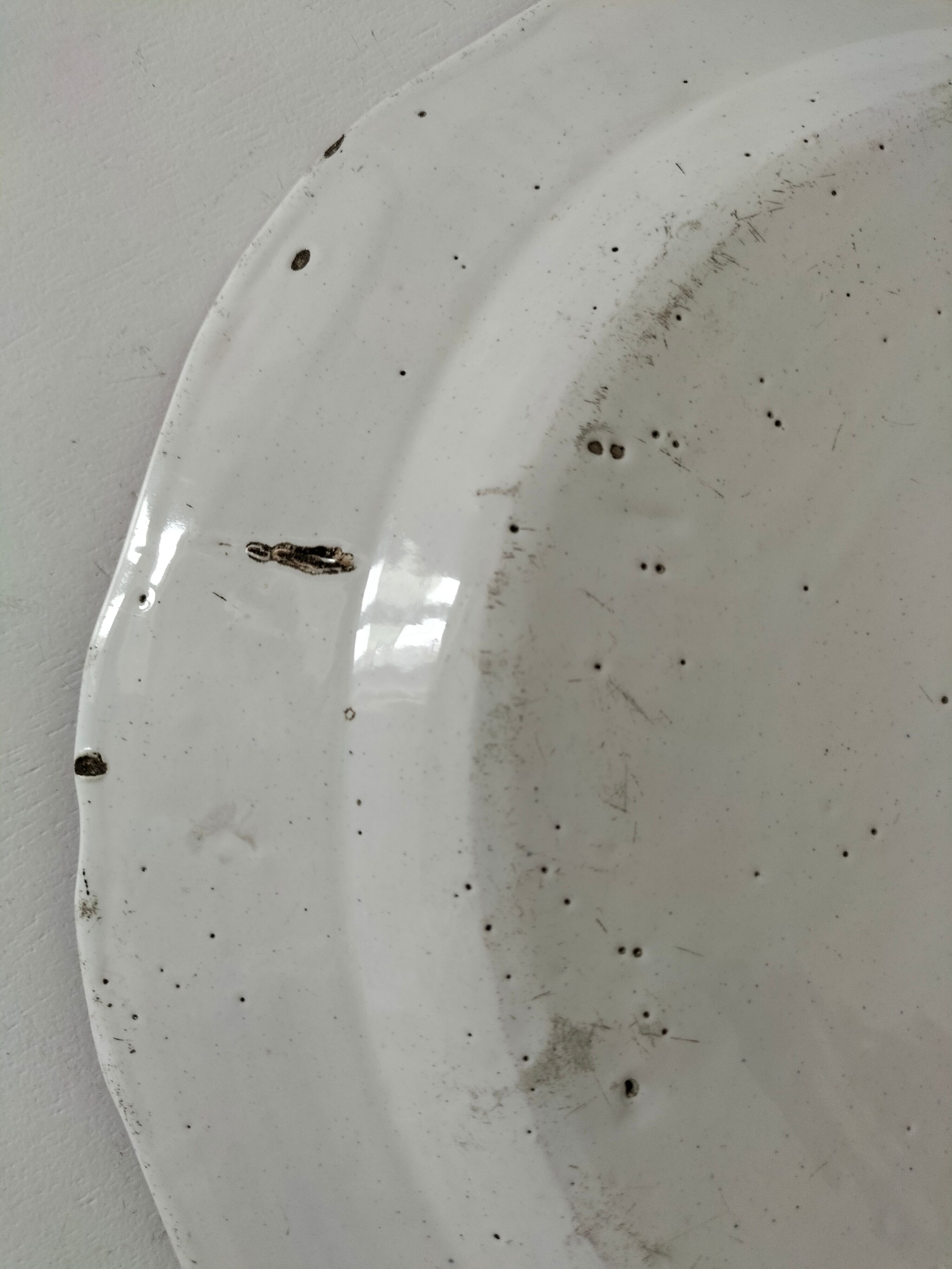 Large earthenware plate from the East – attributed to Islettes, 19th century