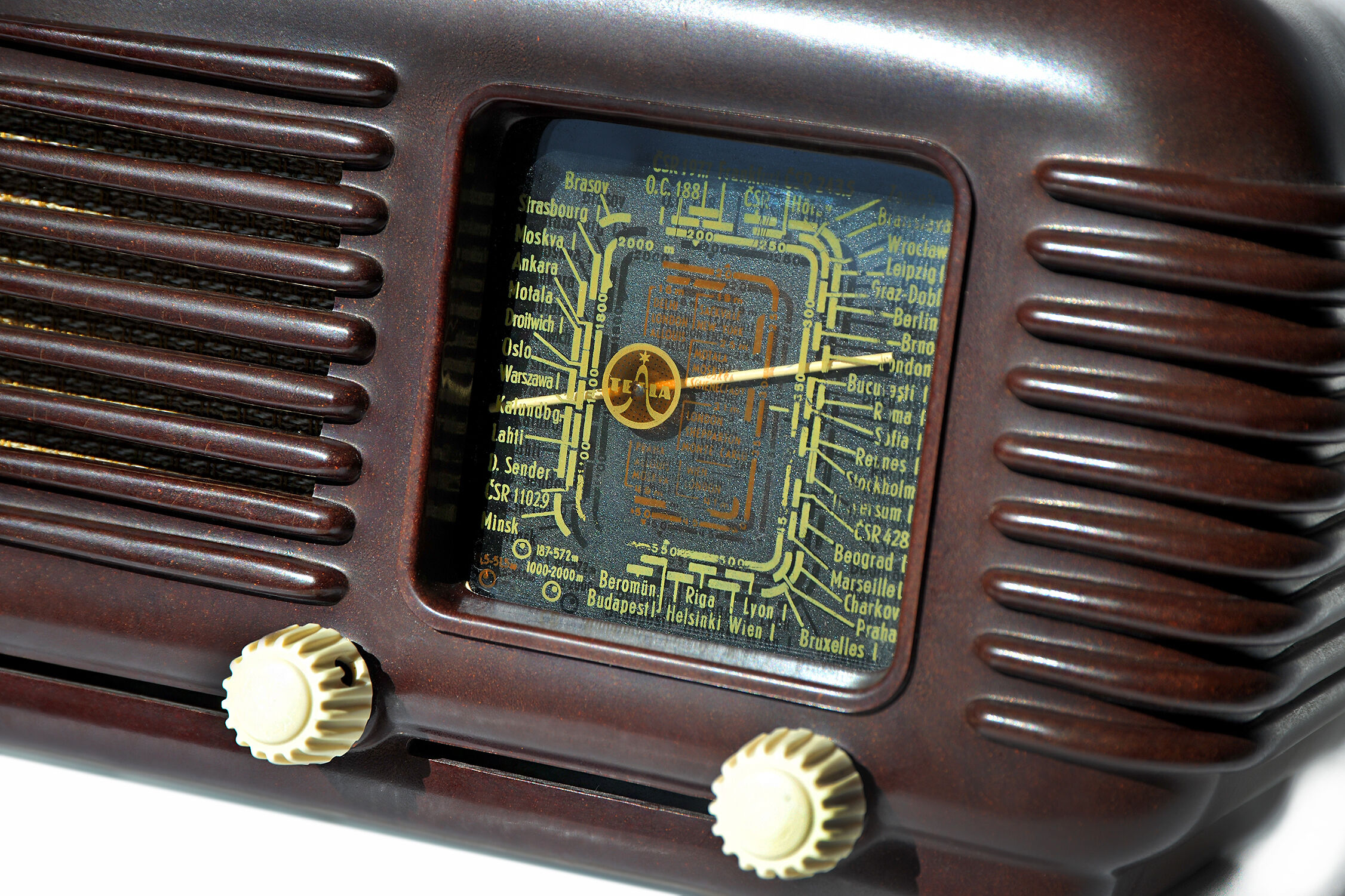 Radio Tesla 308U "Talisman" en bakélite à lampes années 50 poste TSF vintage style design usa