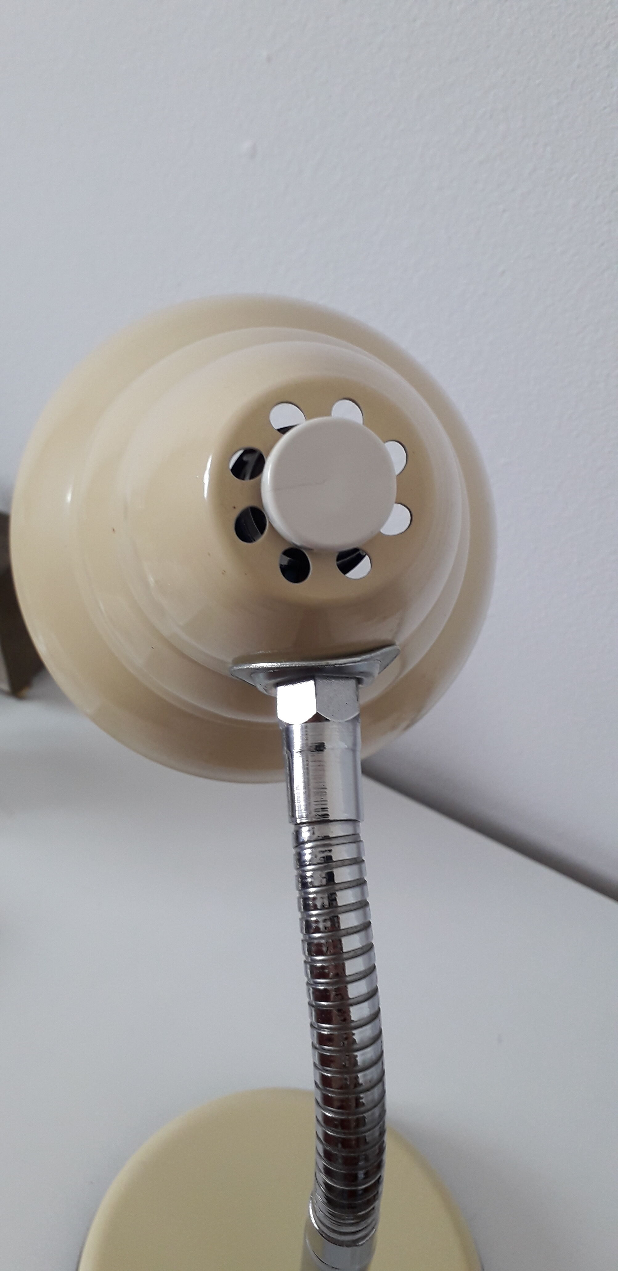 Articulated table lamp