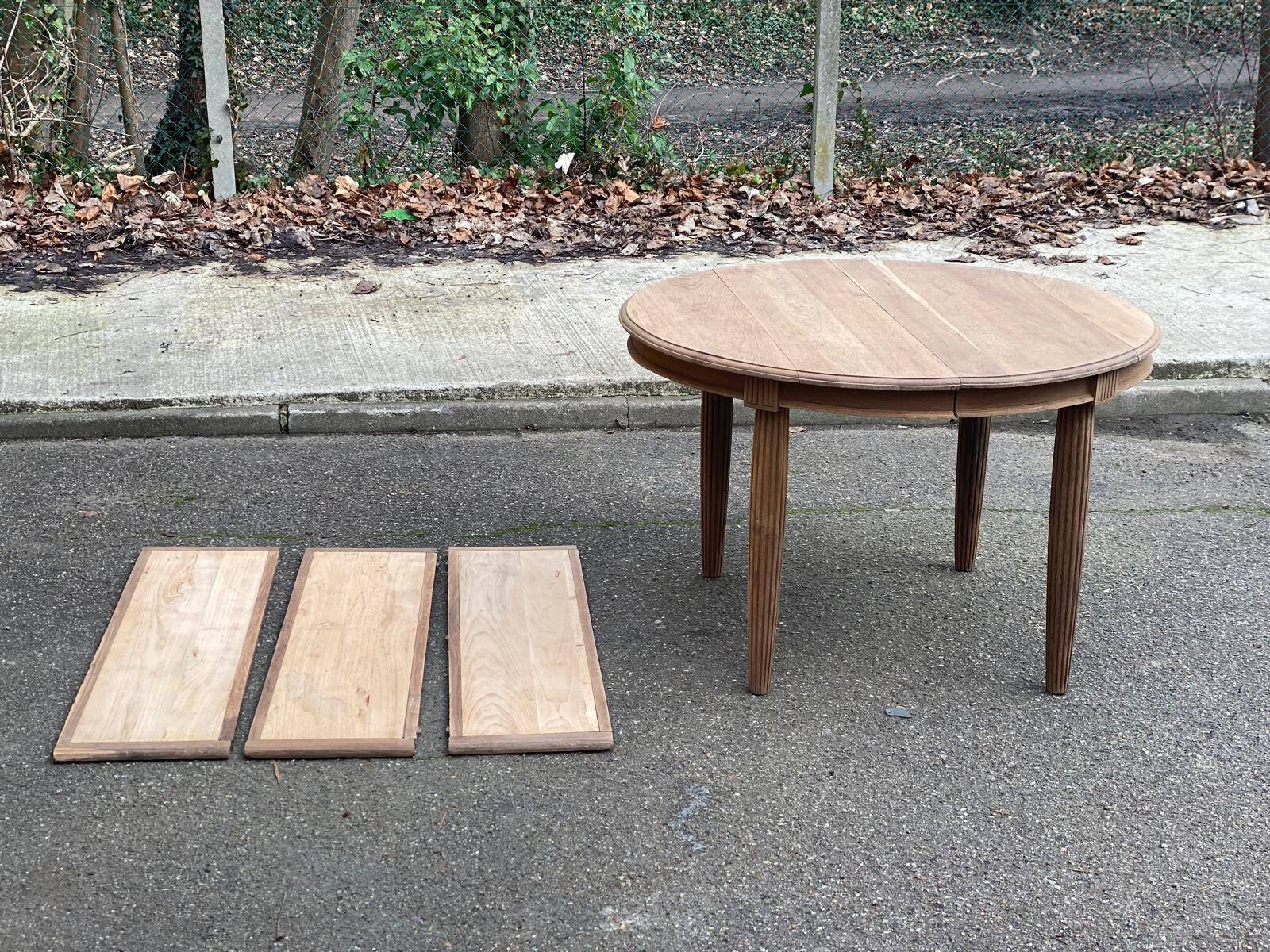 Renovated round Art Deco dining table, extendable, made of solid oak, 210cm.