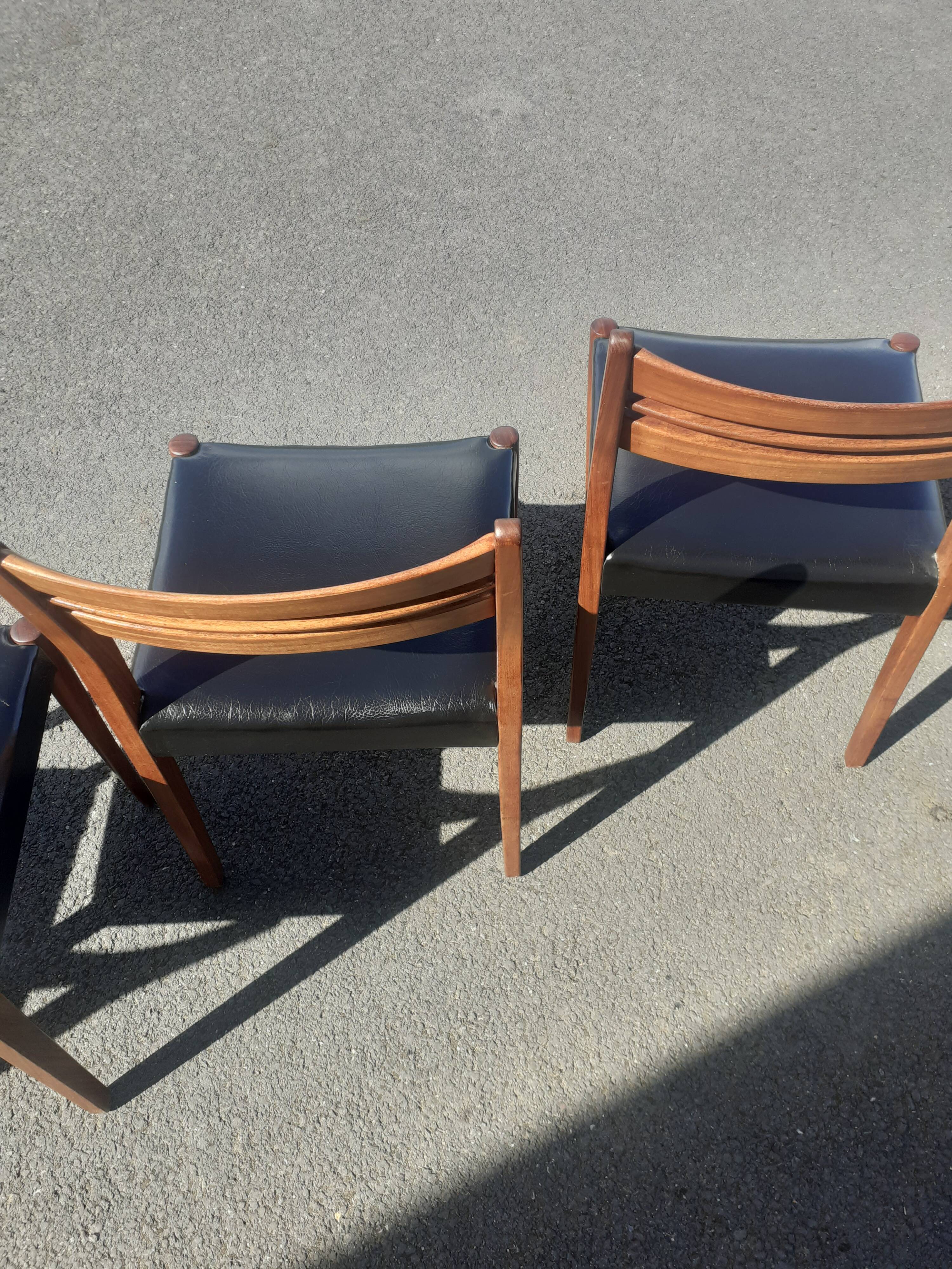 Scandinavian chairs in teak and black skaï.