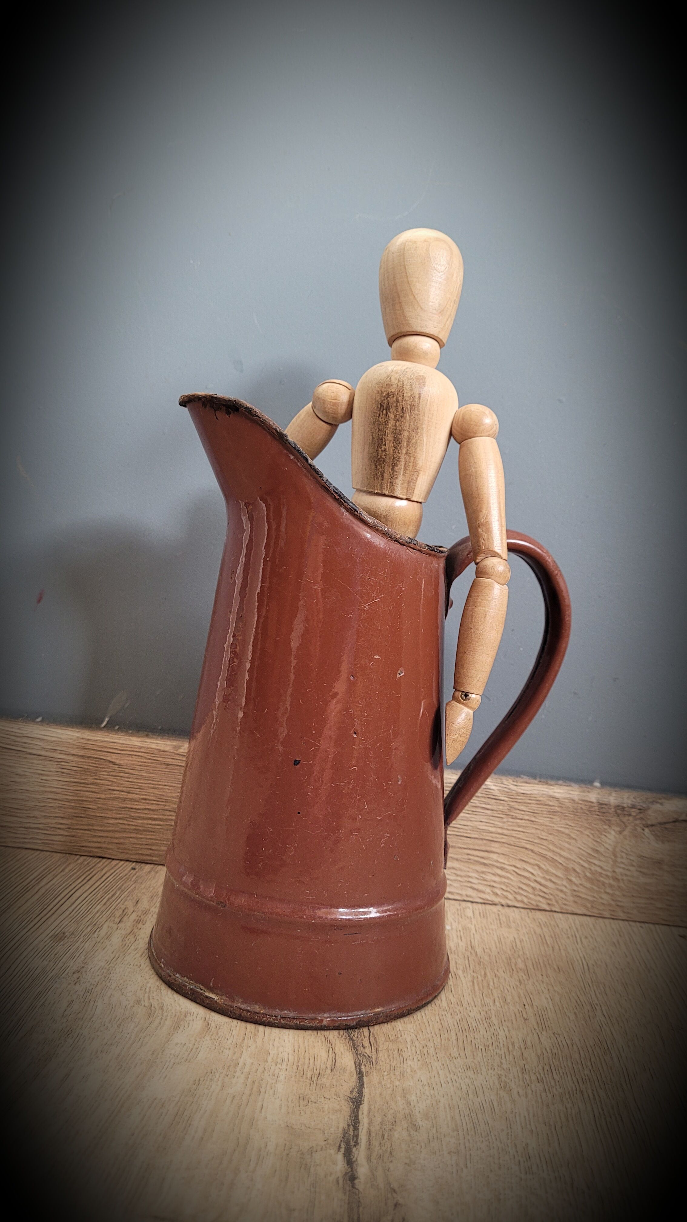 Broc pitcher enamelled brown