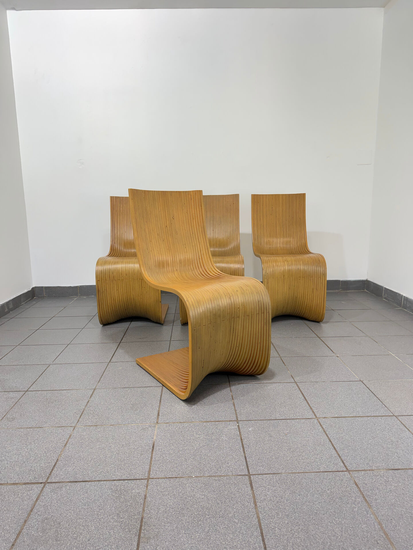 Lot de 4 chaises Contour par Alejandro Estrada pour Piegatto