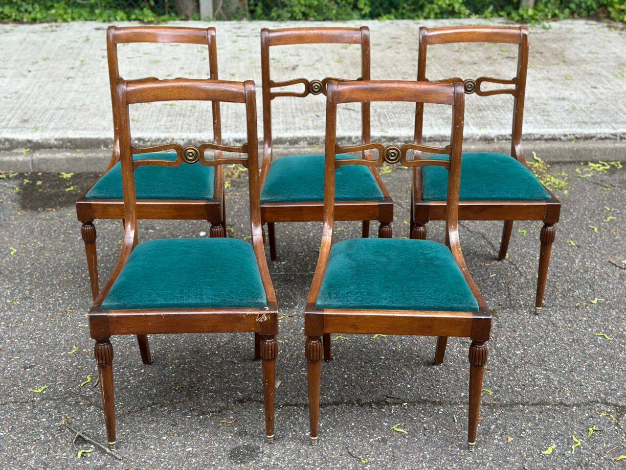 4 dining chairs in Directoire style from the 19th century with velvet upholstery.
