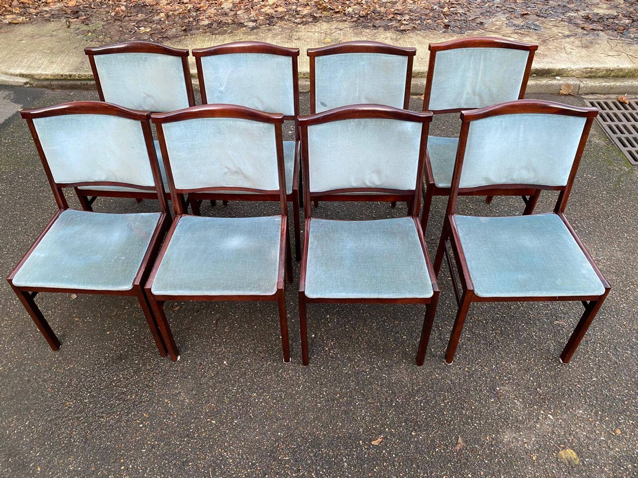 8 Scandinavian chairs in solid teak and blue velvet from the 1960s