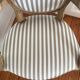 Paire de fauteuils à médaillon époque Louis XVI
