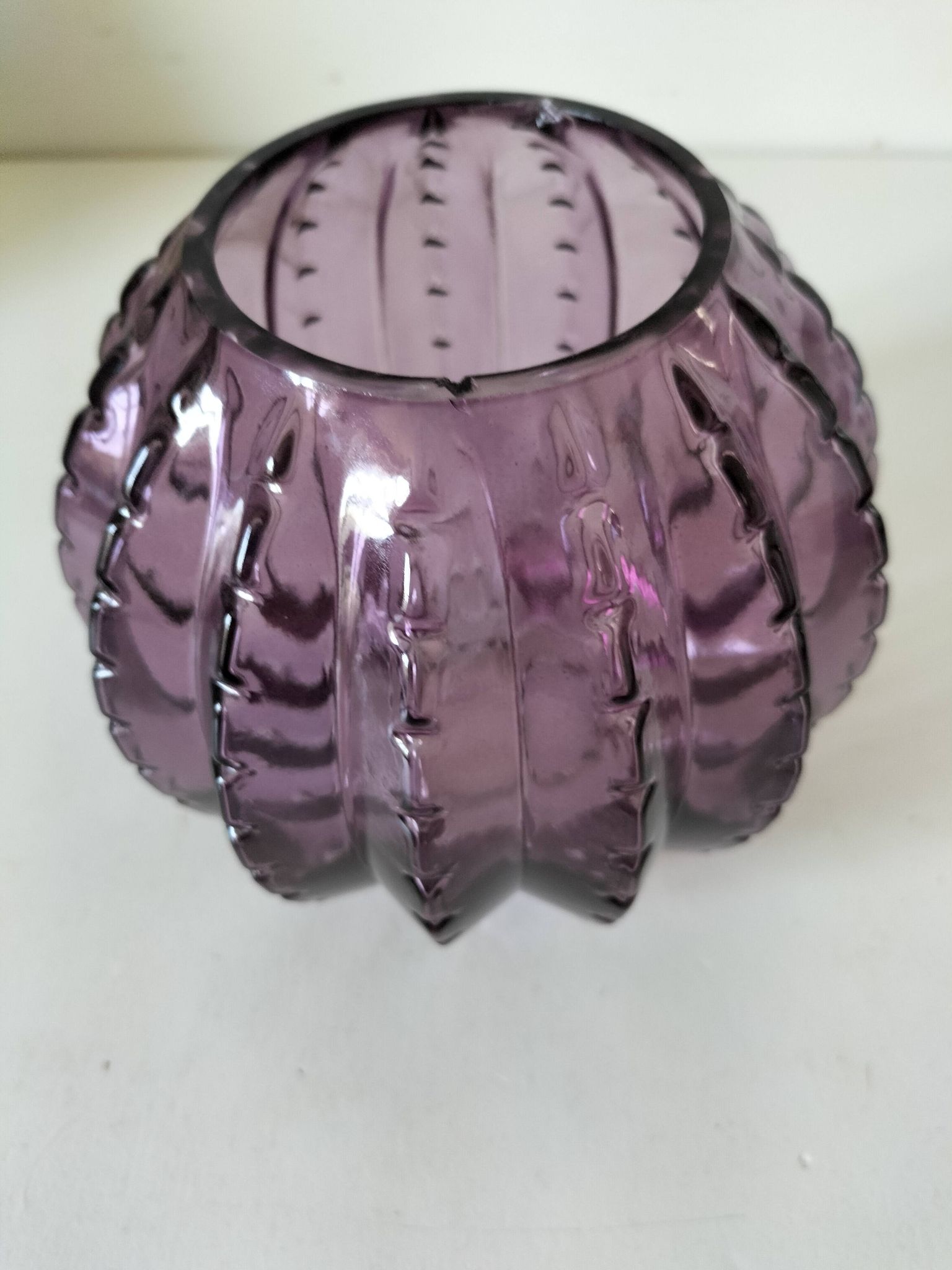 Vase cactus en verre couleur améthyste vintage
