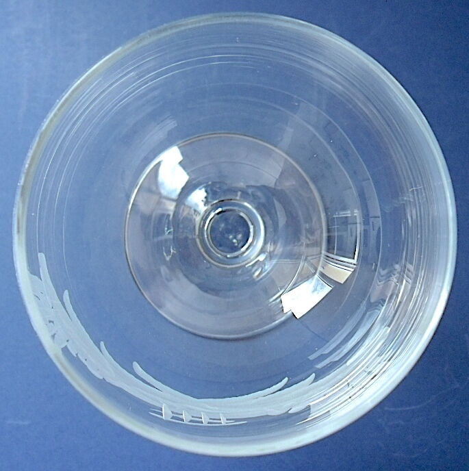 Suite of six tasting glasses of engraved crystal cognac